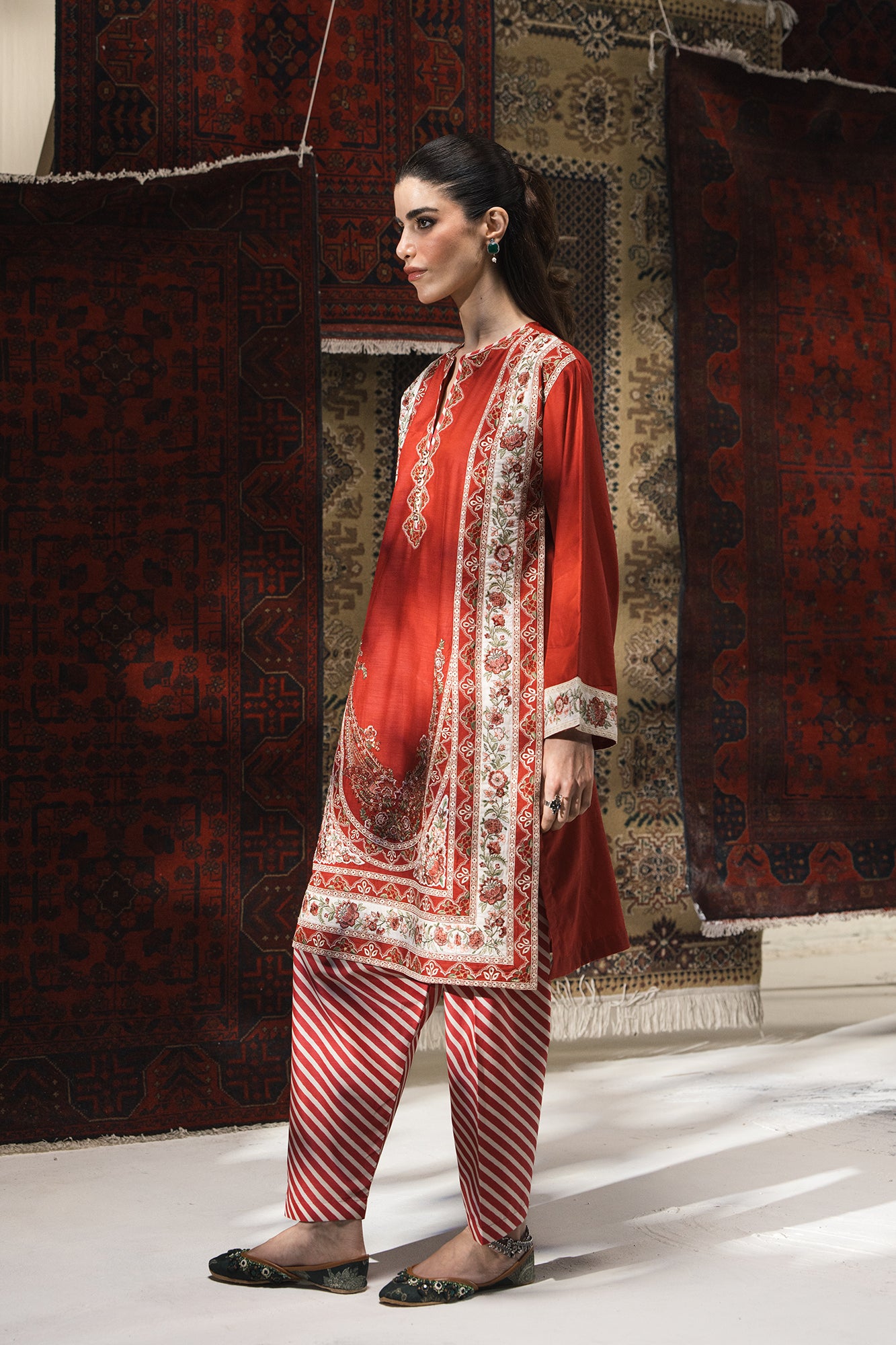EMBROIDERED SUIT (E3349/103/415)