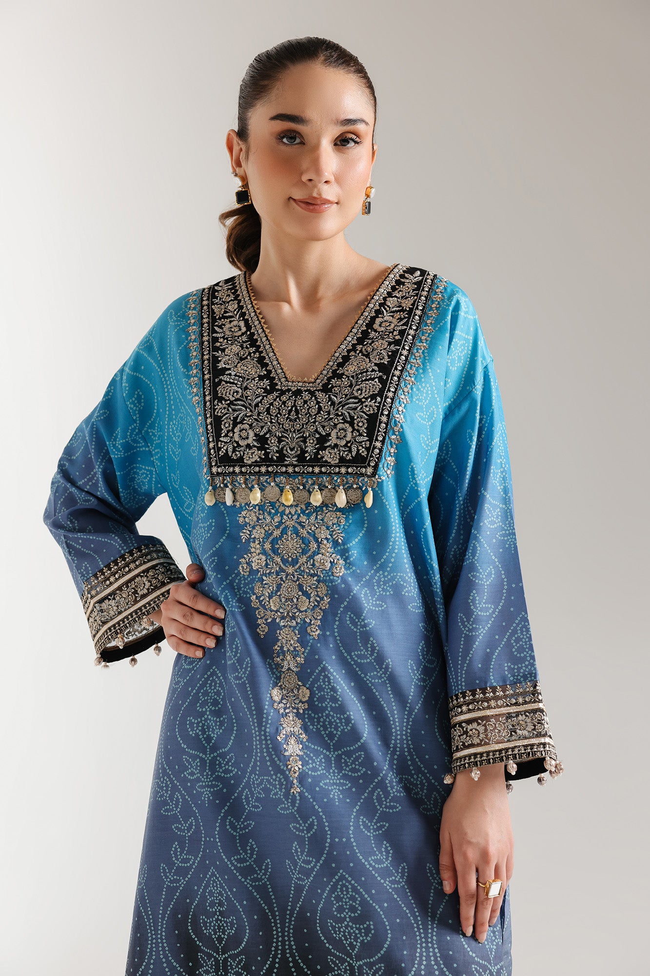 EMBROIDERED TOP (E3350/103/605)