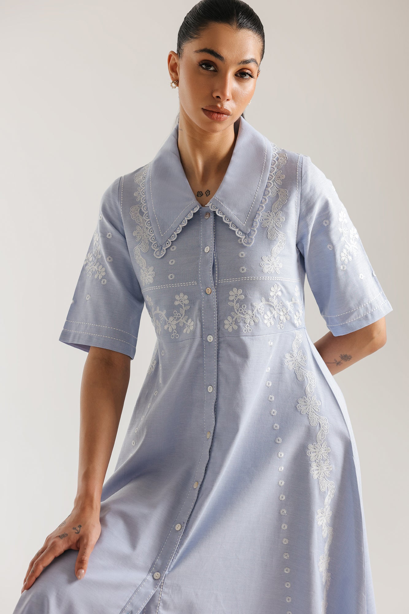 EMBROIDERED DRESS (E3366/108/635)