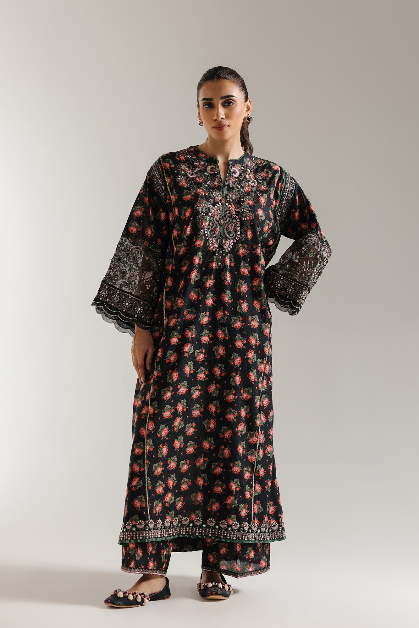 EMBROIDERED SUIT (E103/902/3367)
