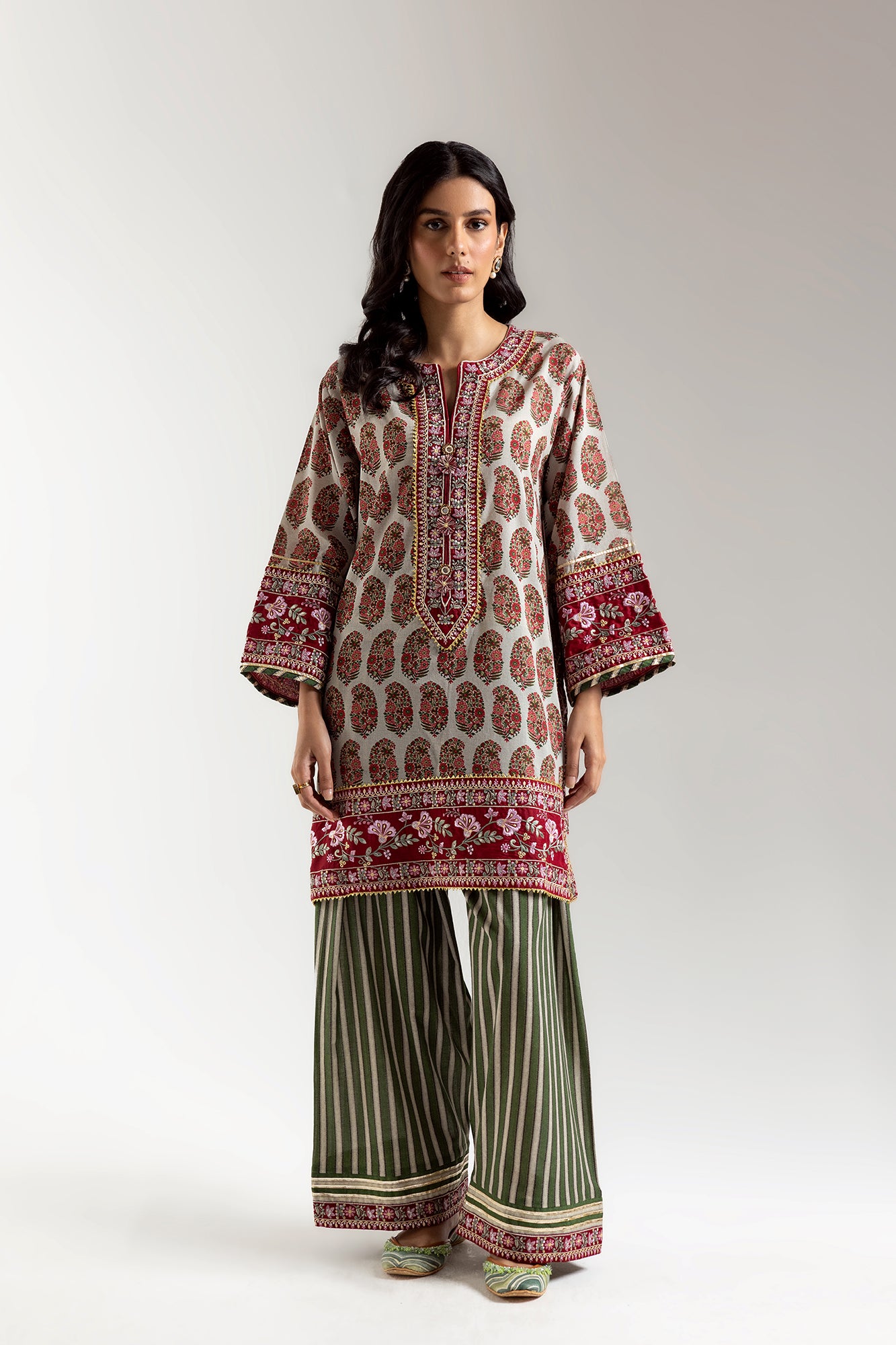 EMBROIDERED SUIT (E103/006/3368)