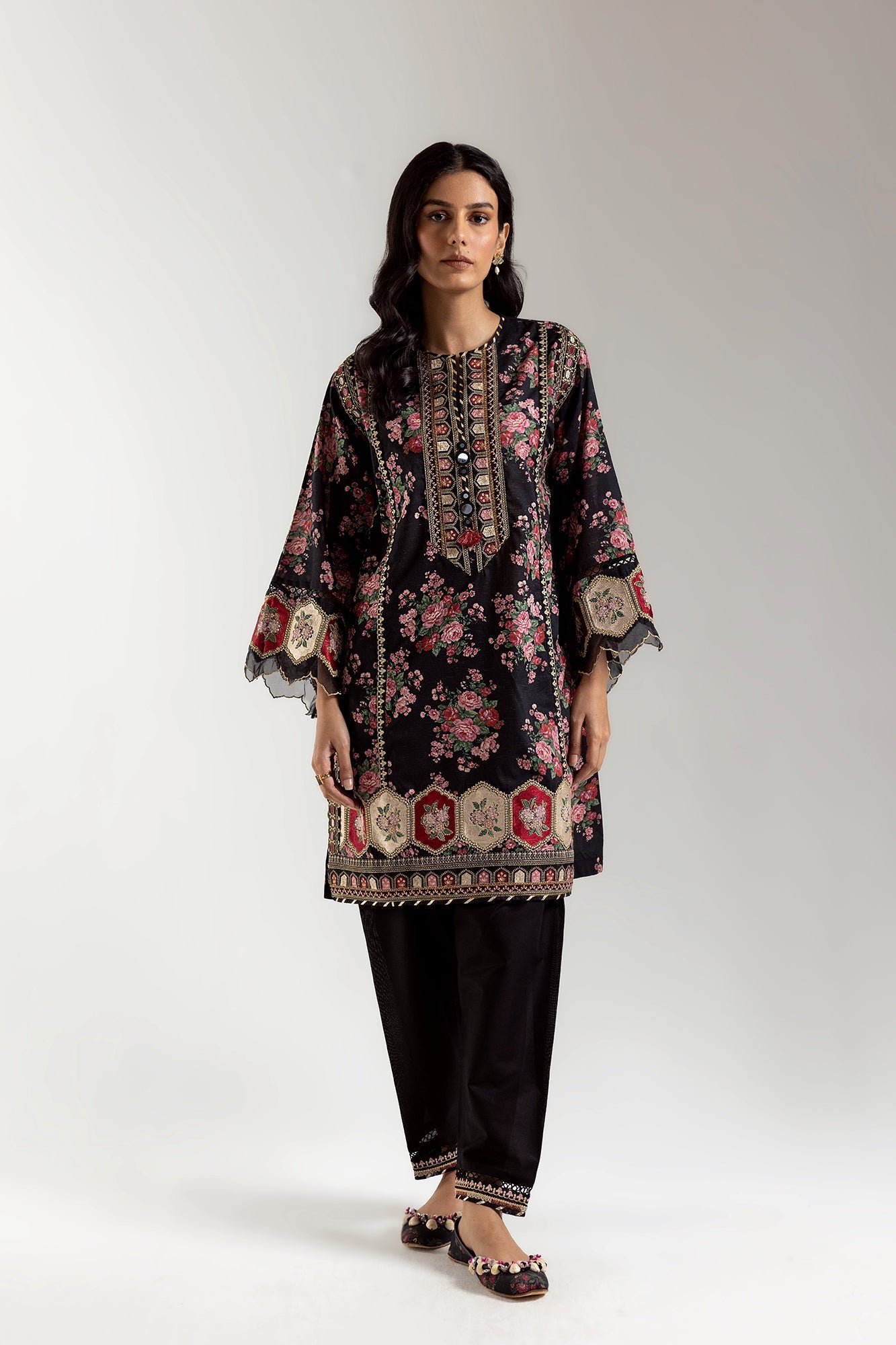 EMBROIDERED SUIT (E103/902/3374)