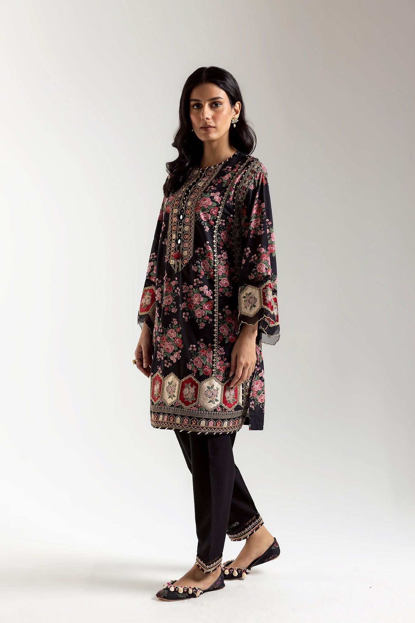 EMBROIDERED SUIT (E103/902/3374)