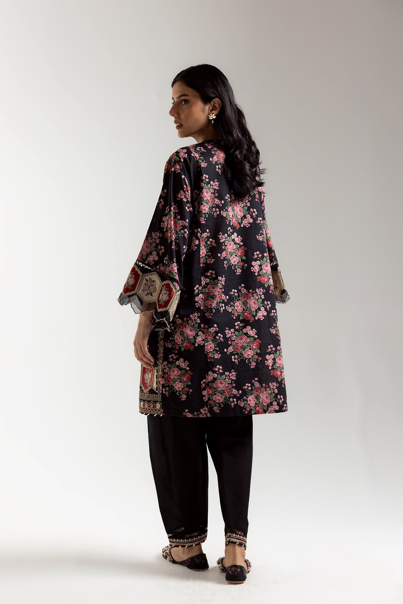EMBROIDERED SUIT (E103/902/3374)