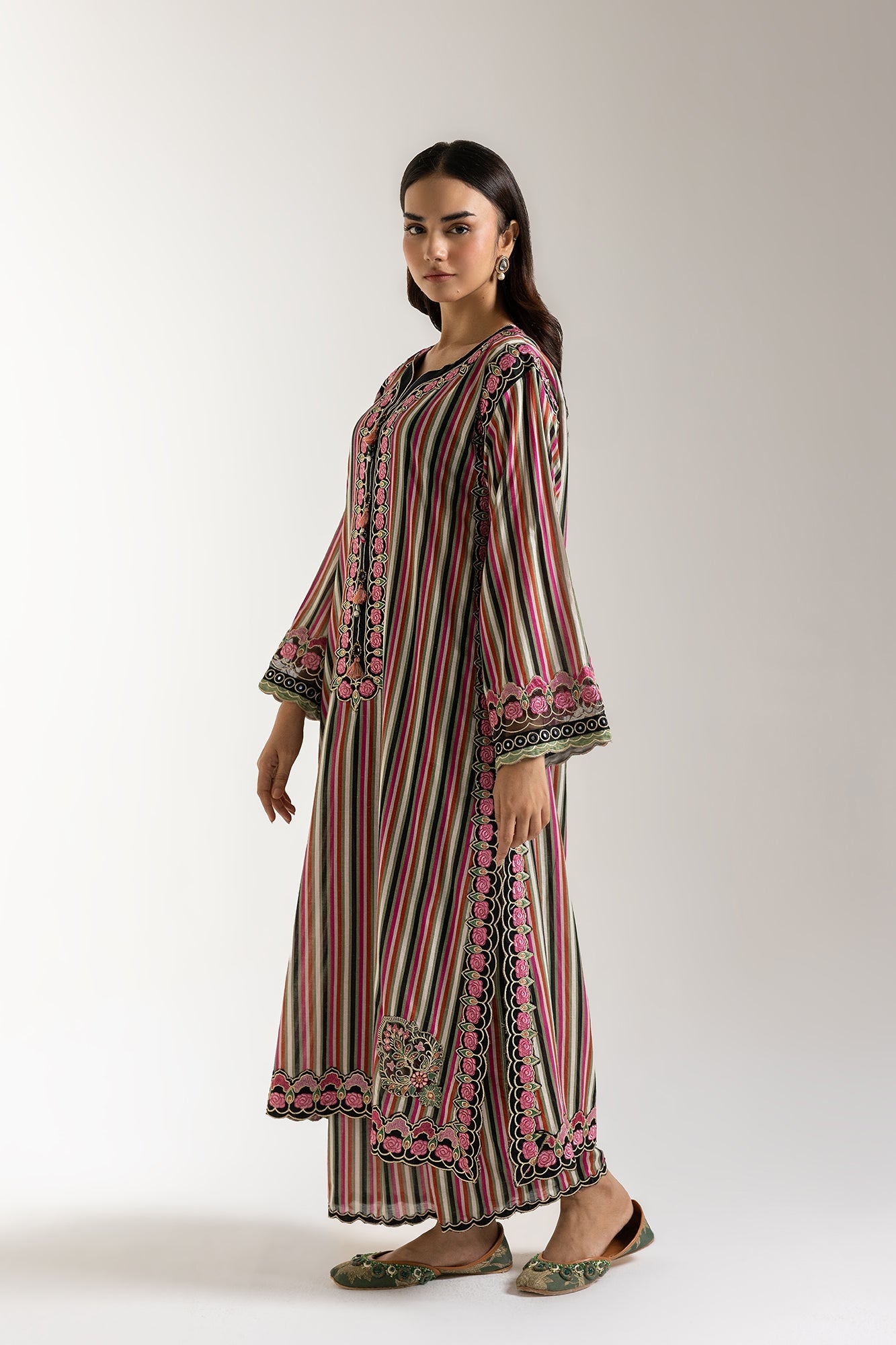 EMBROIDERED SUIT (E103/127/3380)