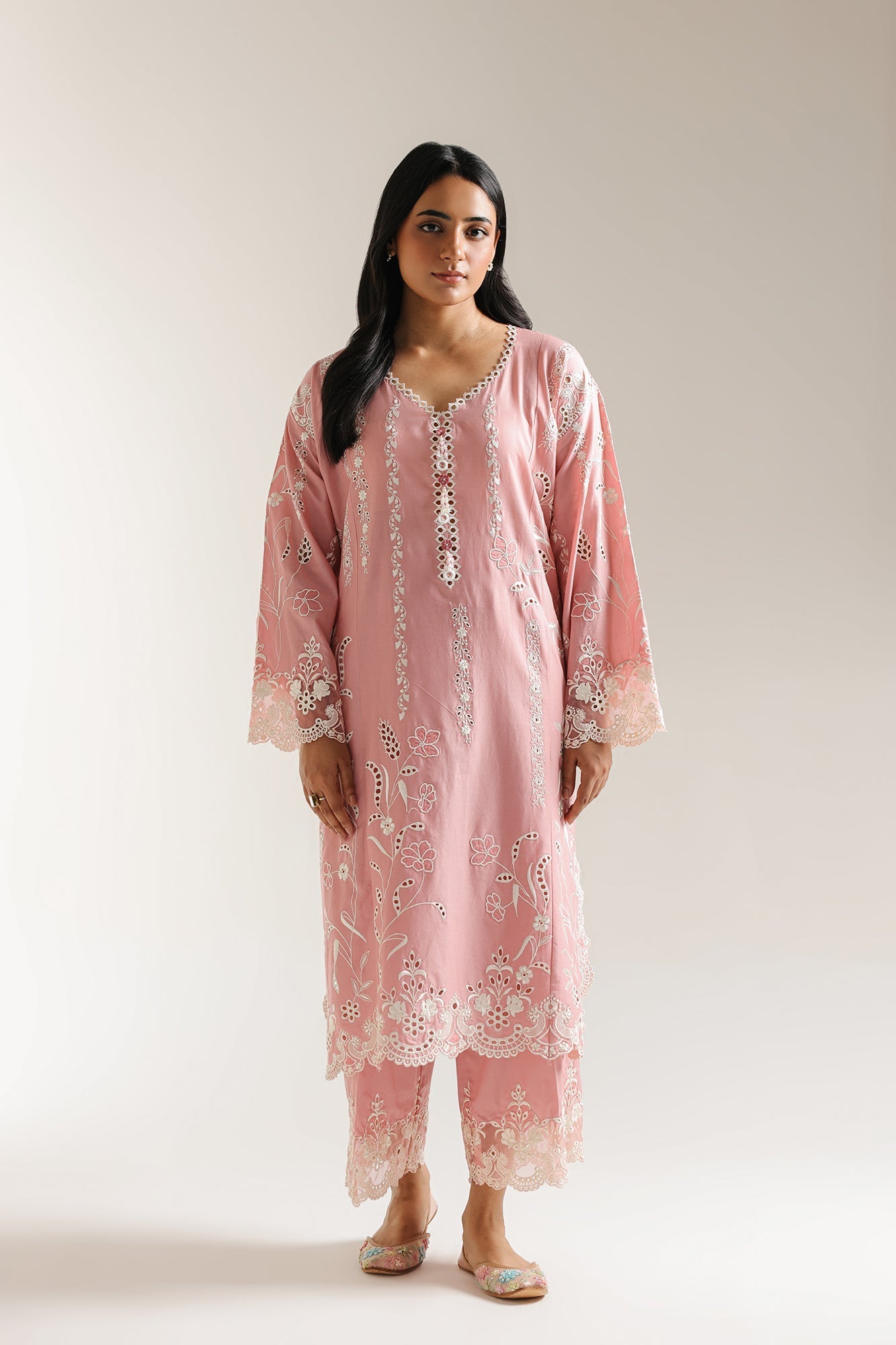 EMBROIDERED SUIT (E103/425/3381)