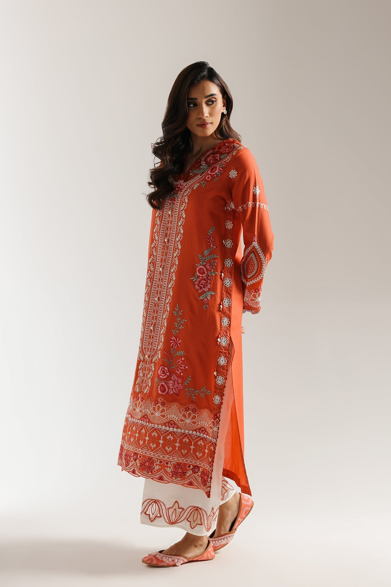 EMBROIDERED SUIT (E3388/103/323)