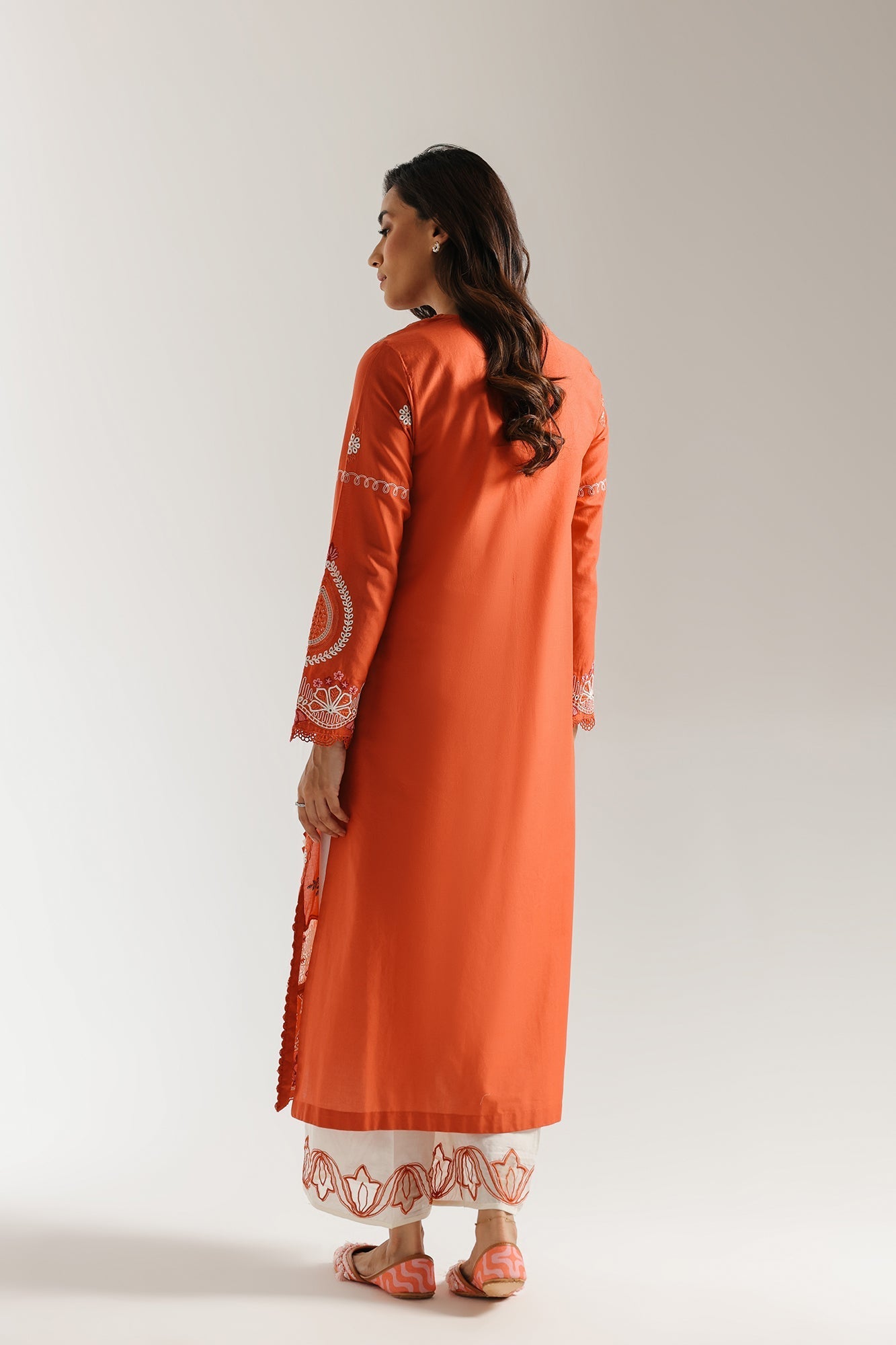 EMBROIDERED SUIT (E3388/103/323)
