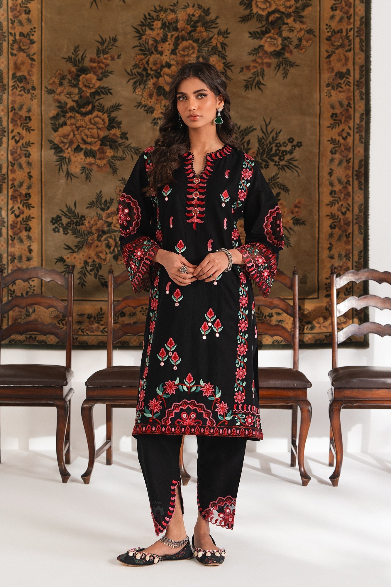 EMBROIDERED SUIT (E3390/103/902)