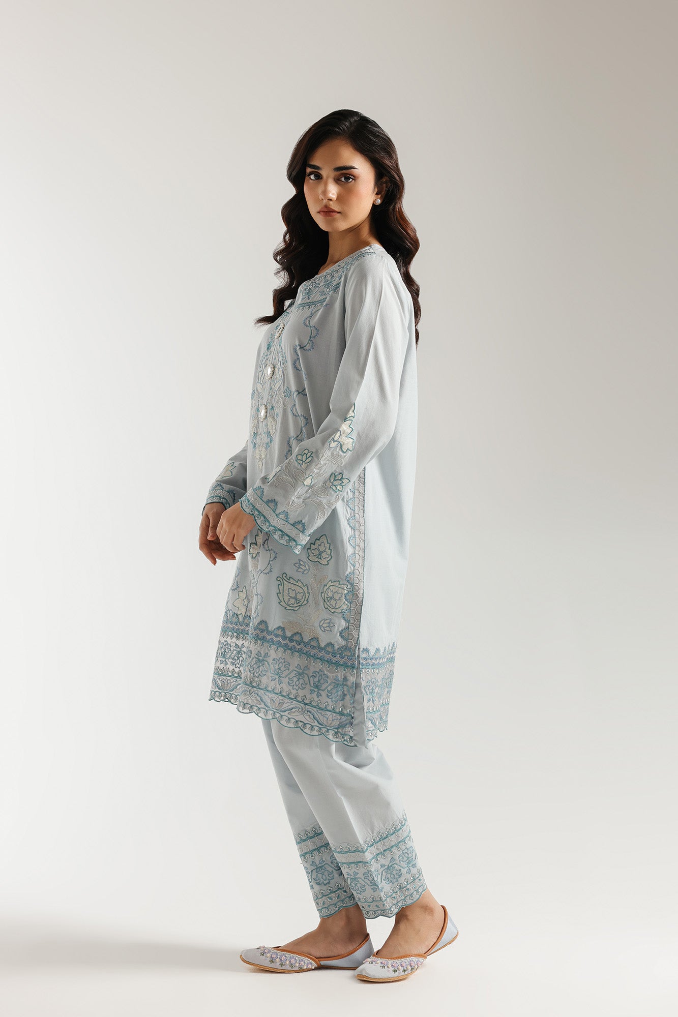 EMBROIDERED SUIT (E3394/103/722)