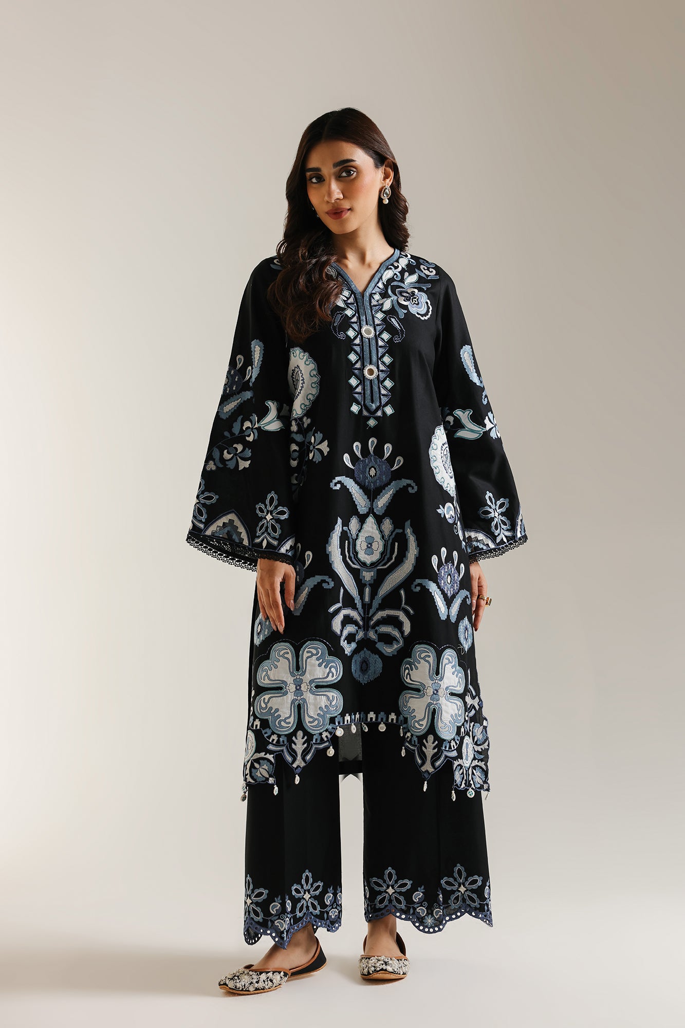 EMBROIDERED SUIT (E3395/103/902)