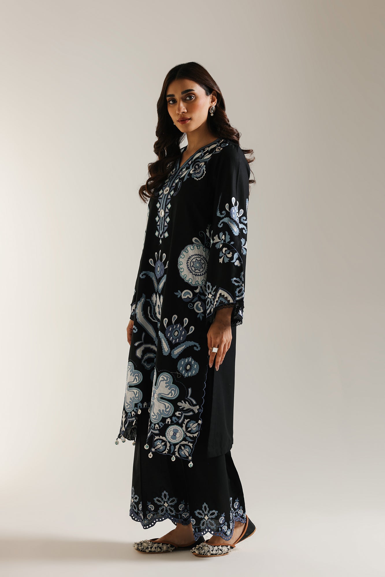 EMBROIDERED SUIT (E3395/103/902)