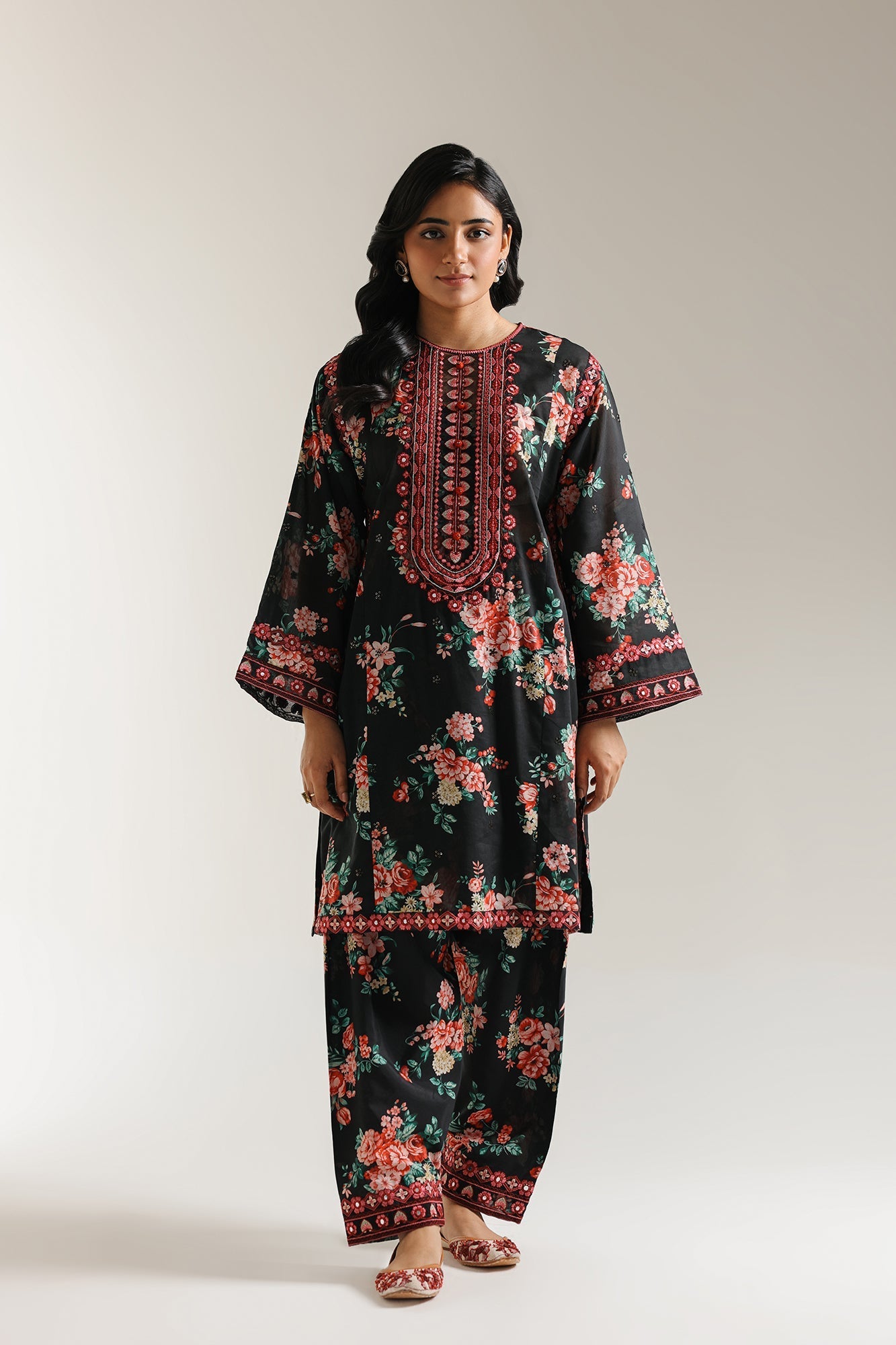 EMBROIDERED SUIT (E3405/103/902)