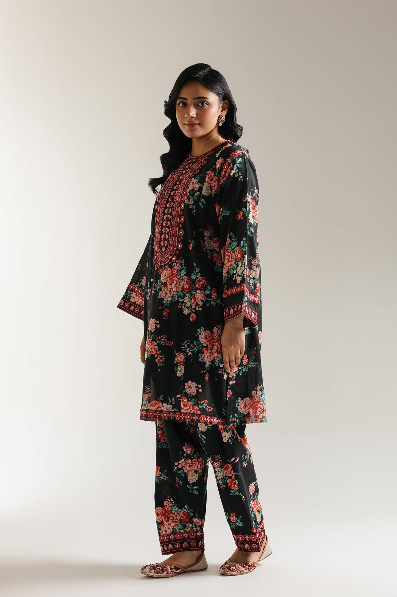 EMBROIDERED SUIT (E3405/103/902)