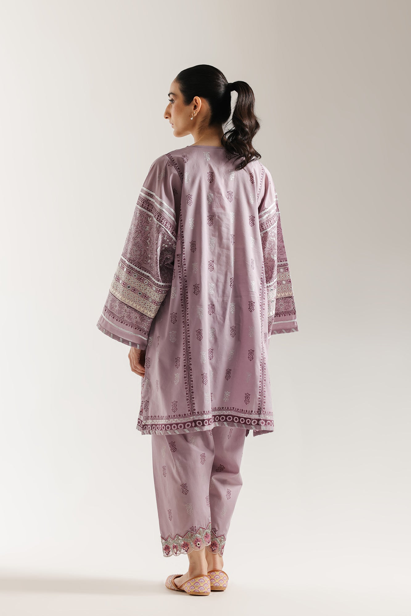 EMBROIDERED SUIT (E3434/103/514)