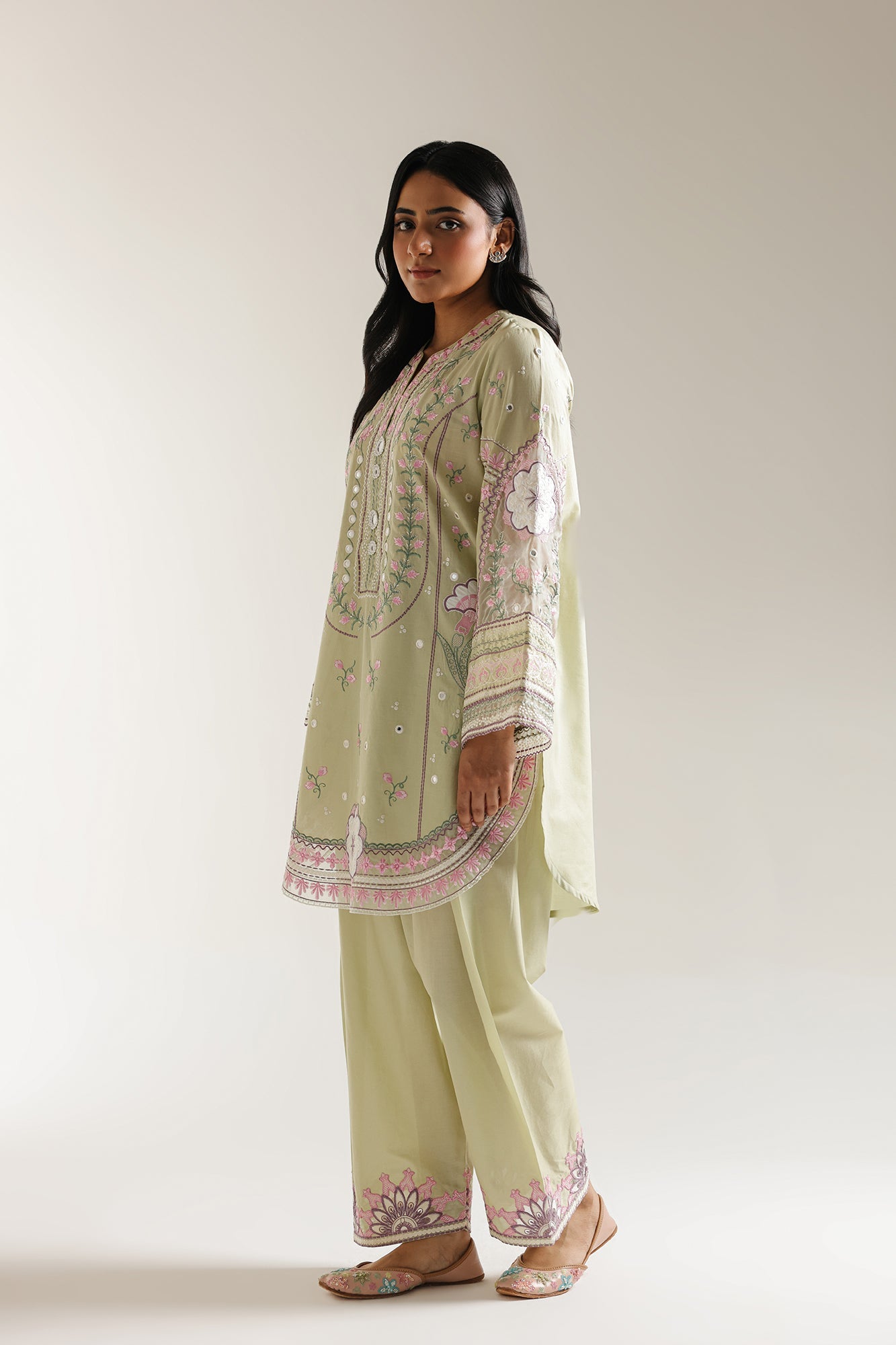 EMBROIDERED SUIT (E3465/103/130)