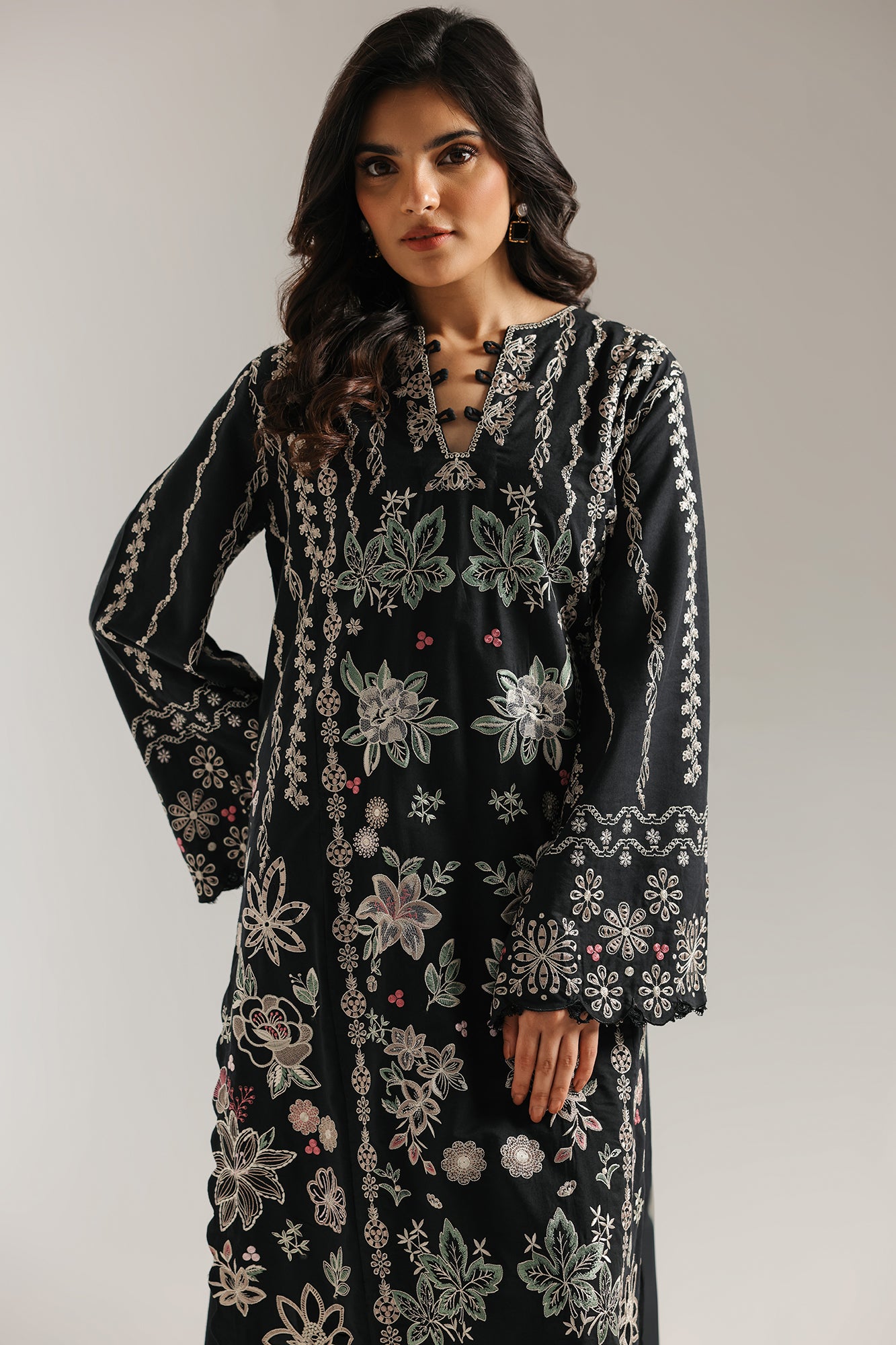 EMBROIDERED SUIT (E3475/103/902)
