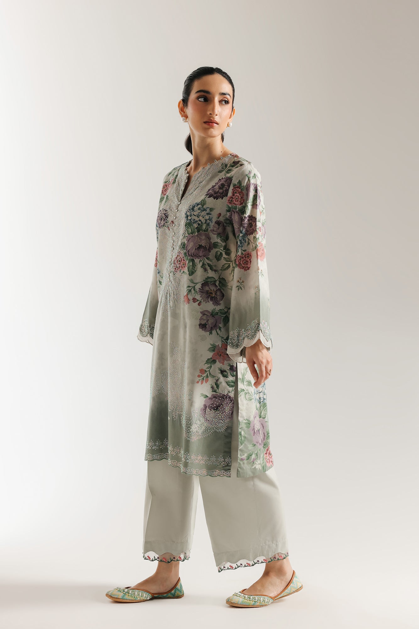 EMBROIDERED SUIT (E3477/103/817)