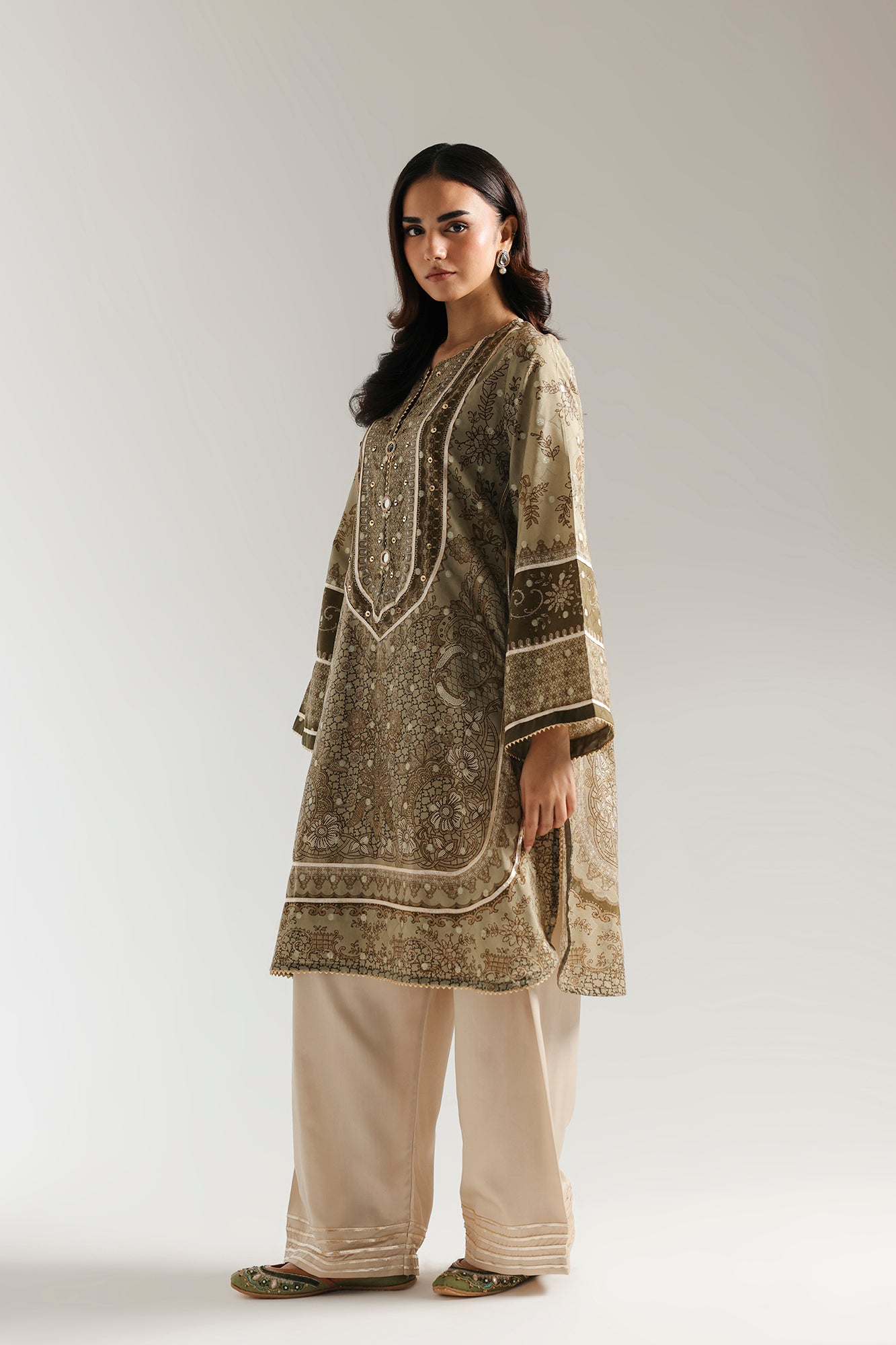 EMBROIDERED SUIT (E3505/103/006)