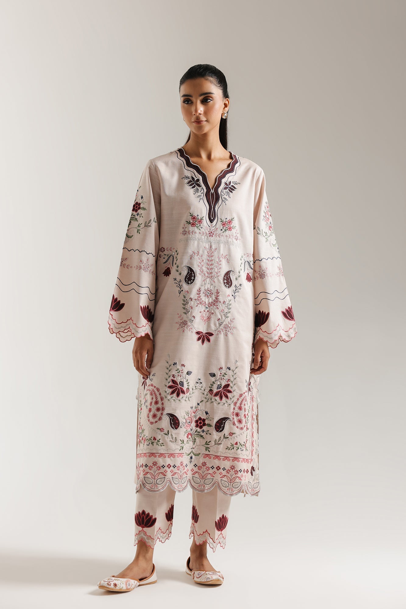 EMBROIDERED SUIT (E3602/103/329)