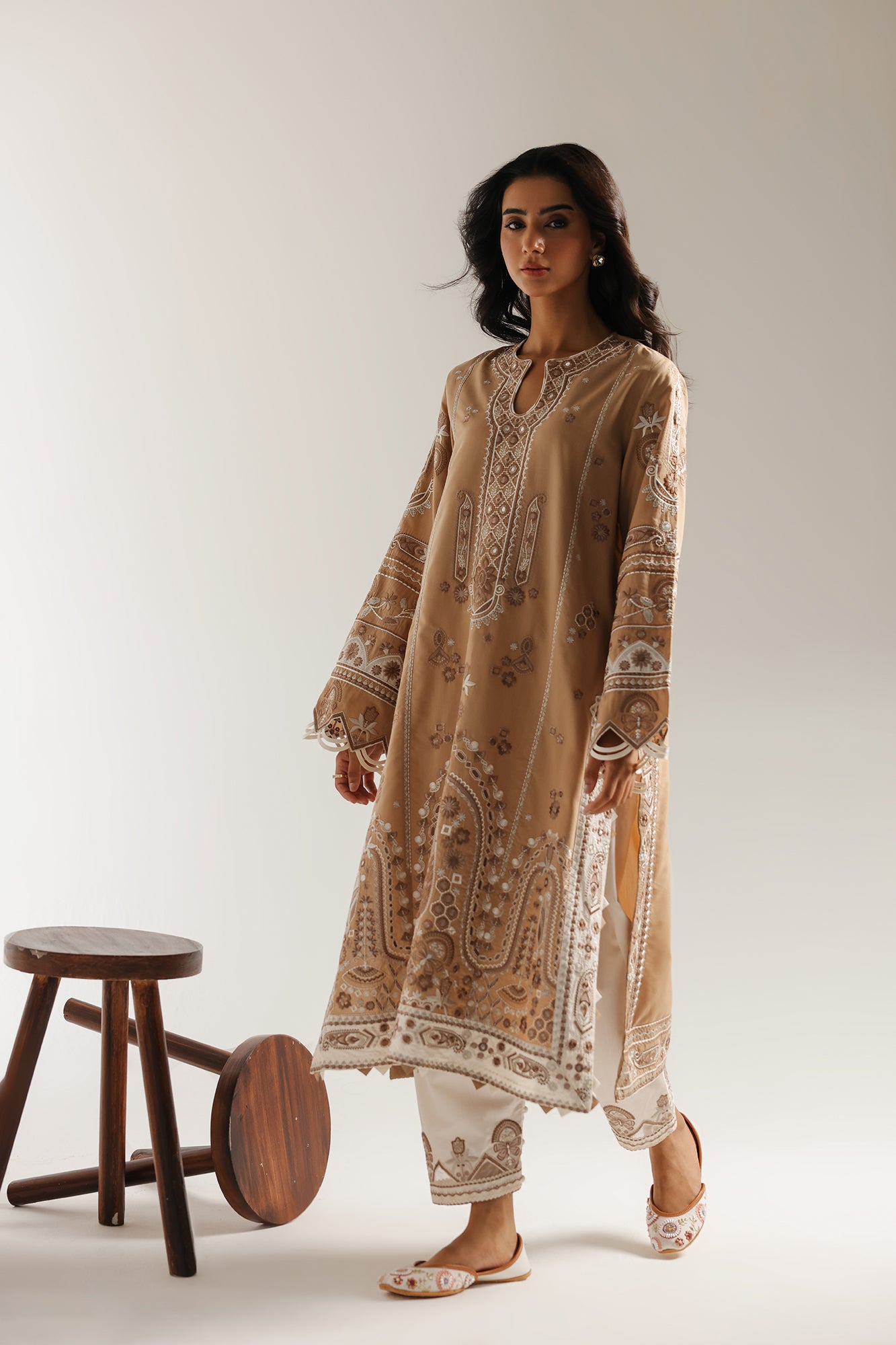 EMBROIDERED SUIT (E3614/103/007)