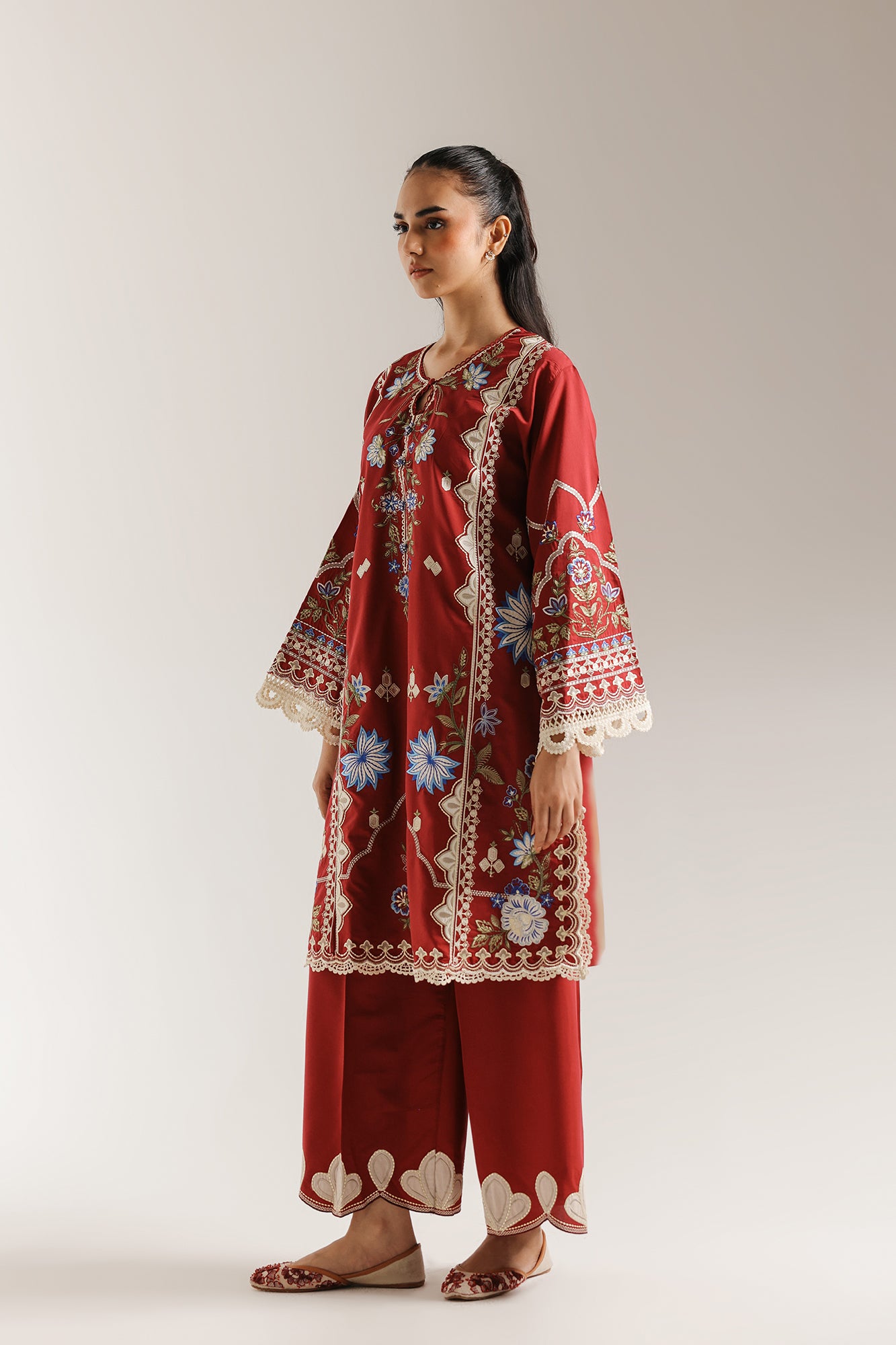 EMBROIDERED SUIT (E3618/103/305)