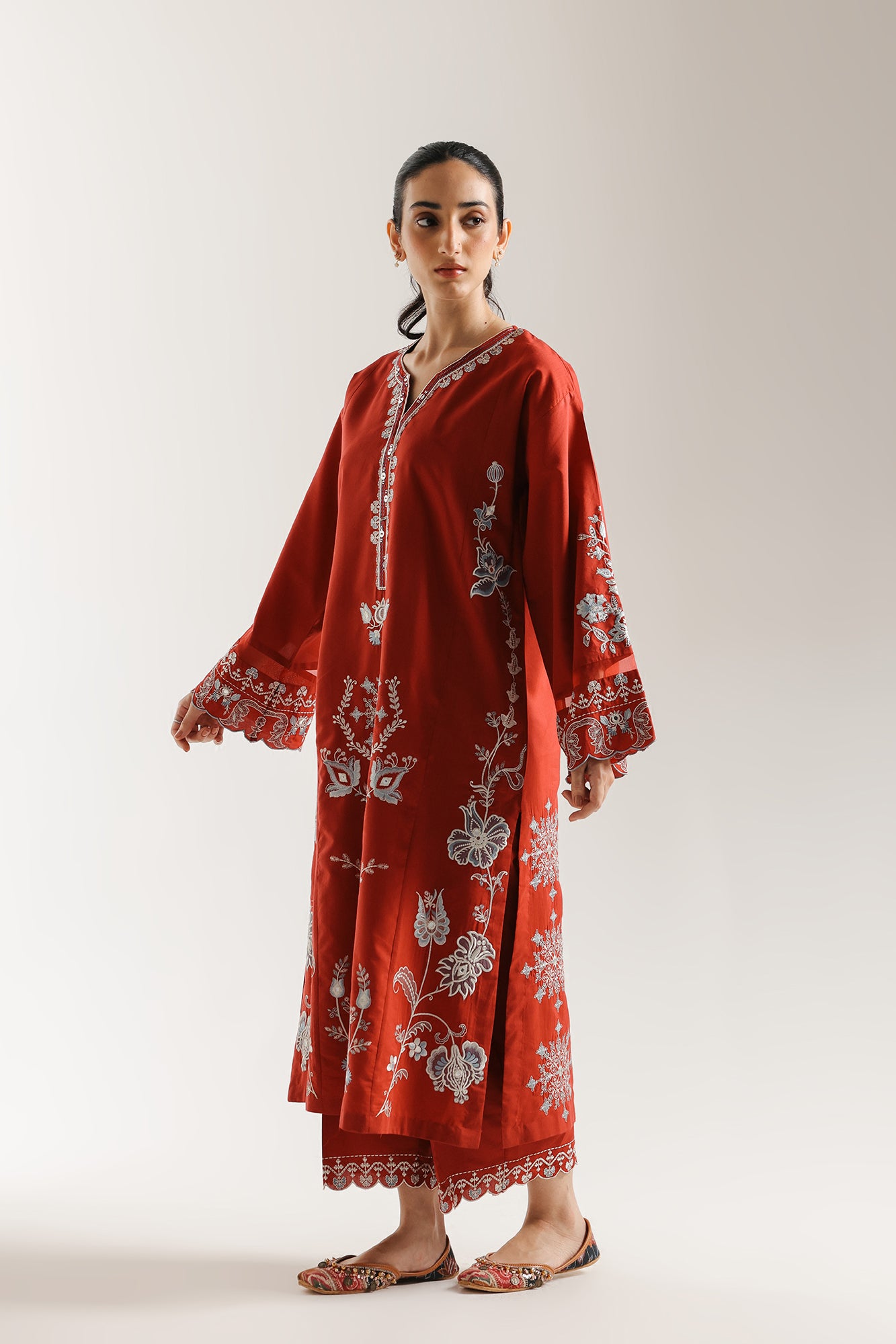 EMBROIDERED SUIT (E3619/103/415)