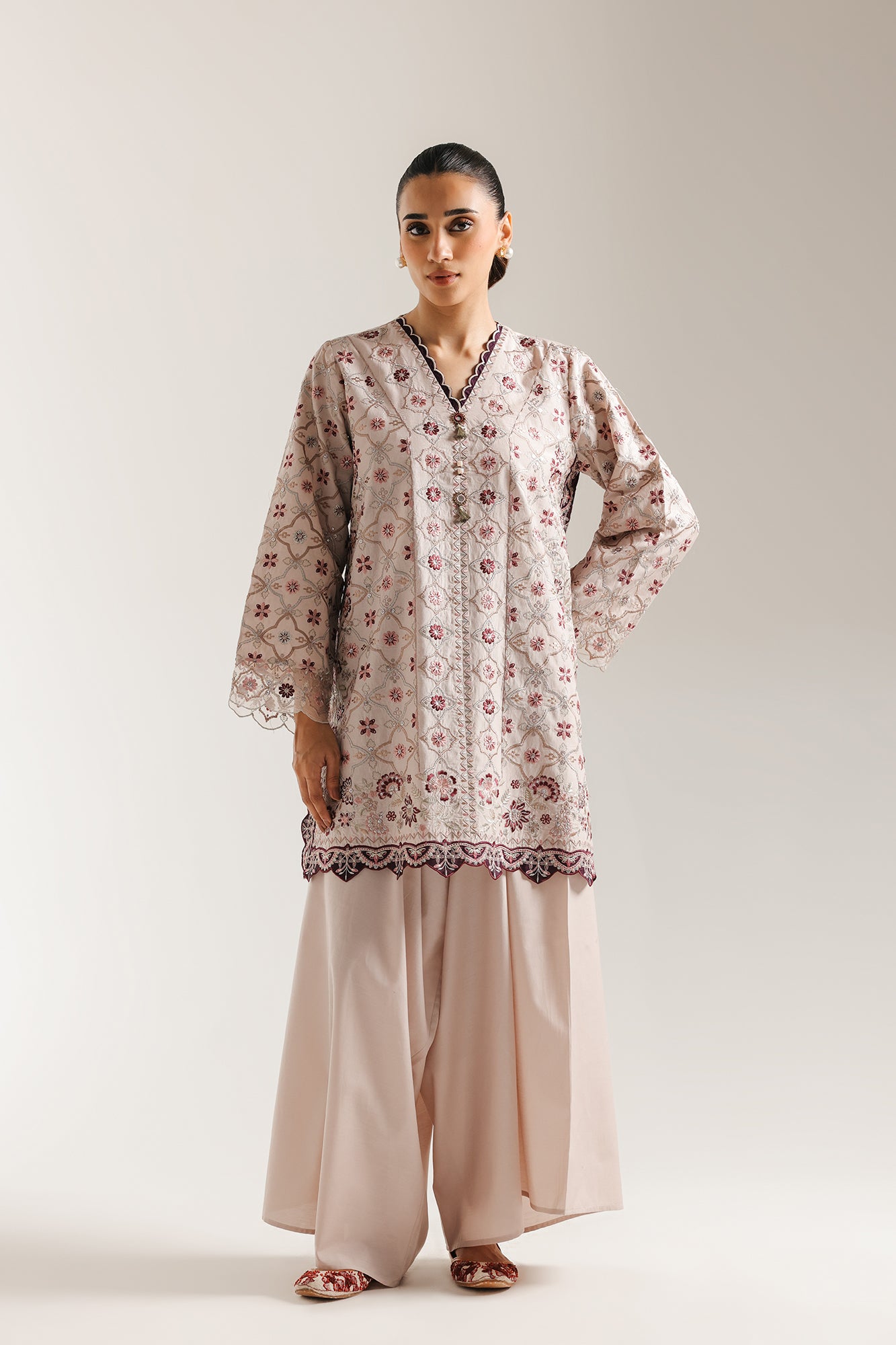 EMBROIDERED SUIT (E3622/103/330)