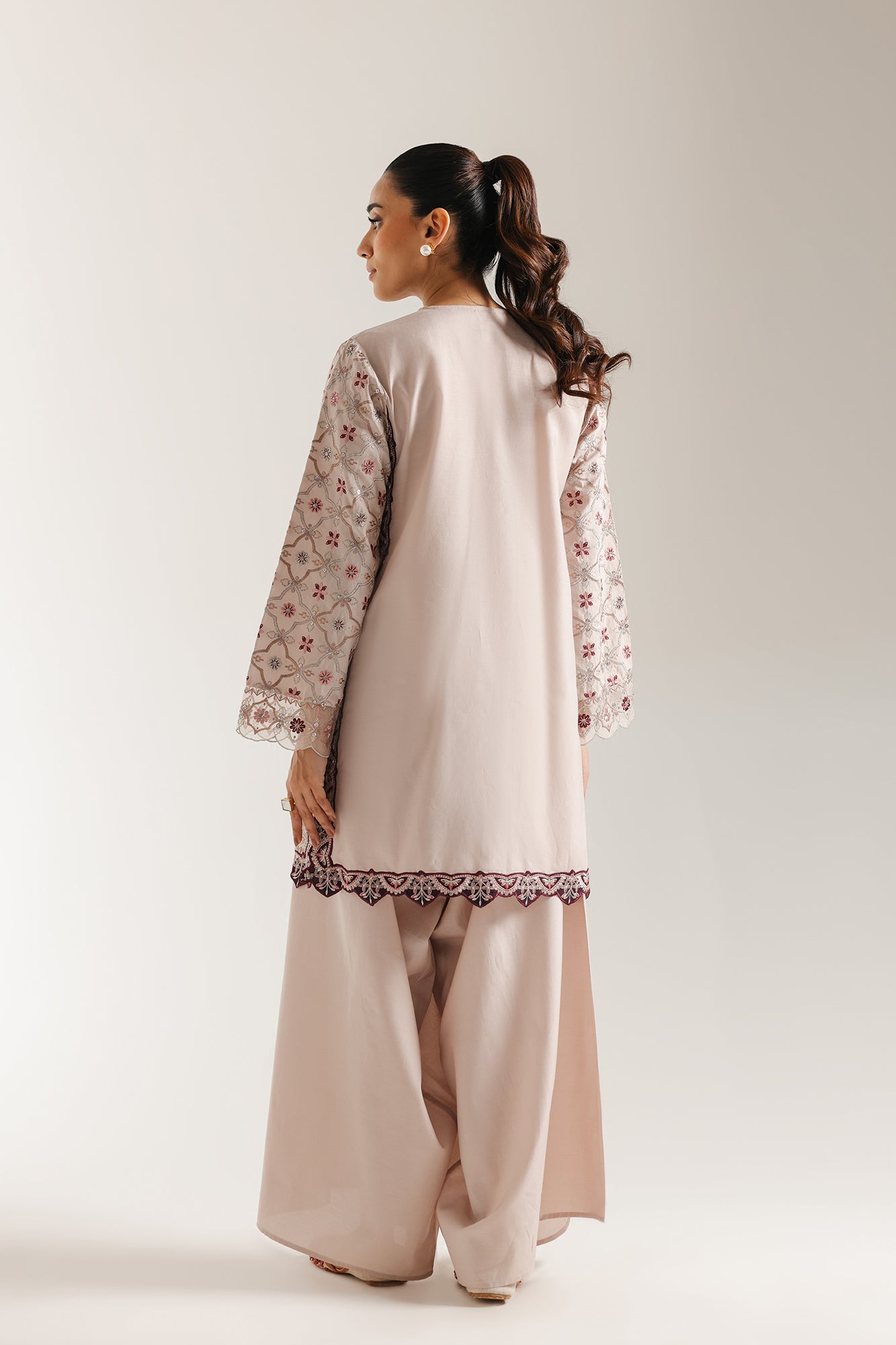 EMBROIDERED SUIT (E3622/103/330)