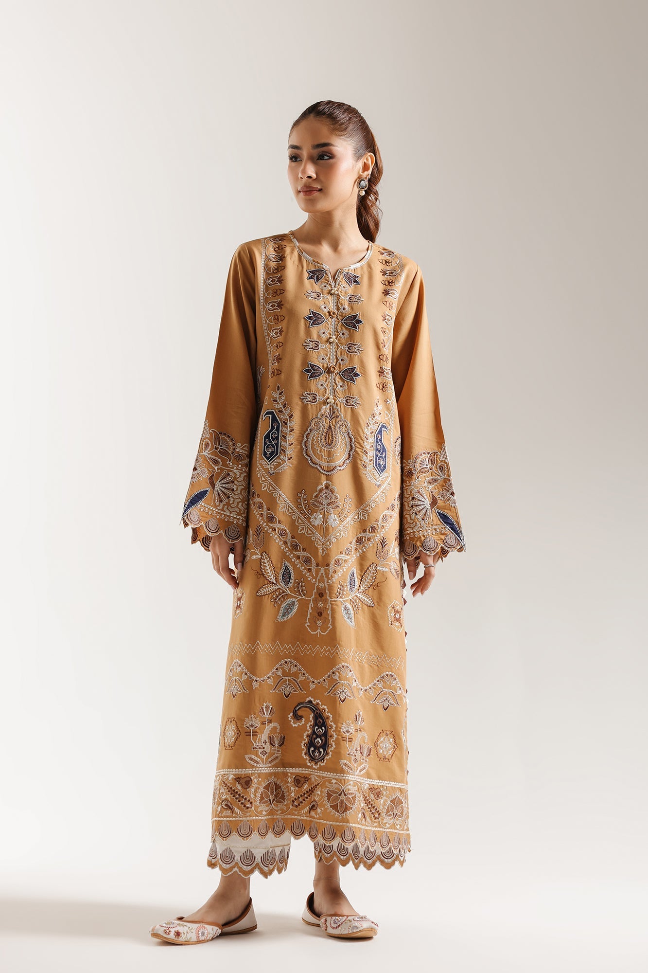 EMBROIDERED SUIT (E3624/103/218)