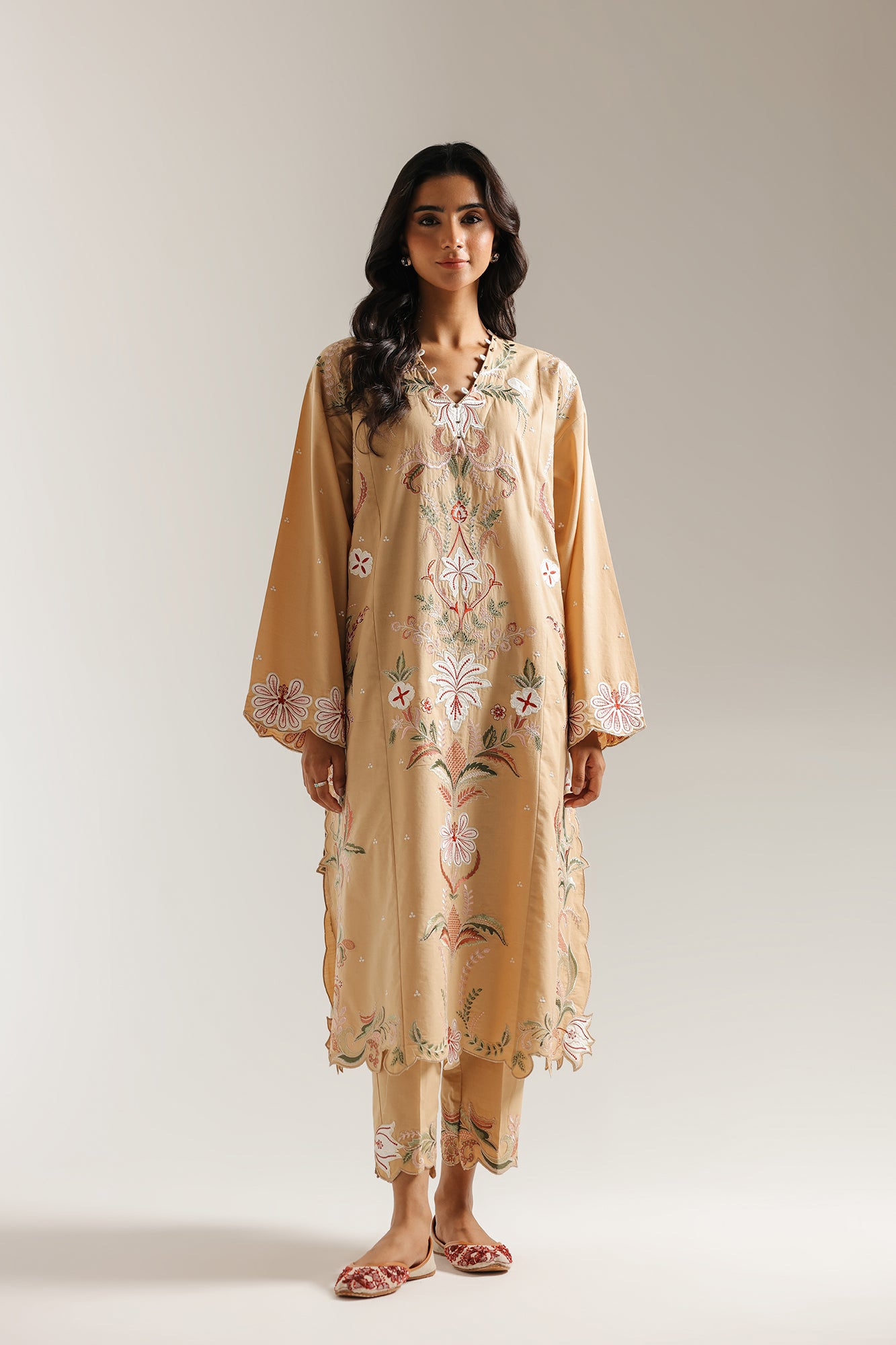 EMBROIDERED SUIT (E3628/103/808)