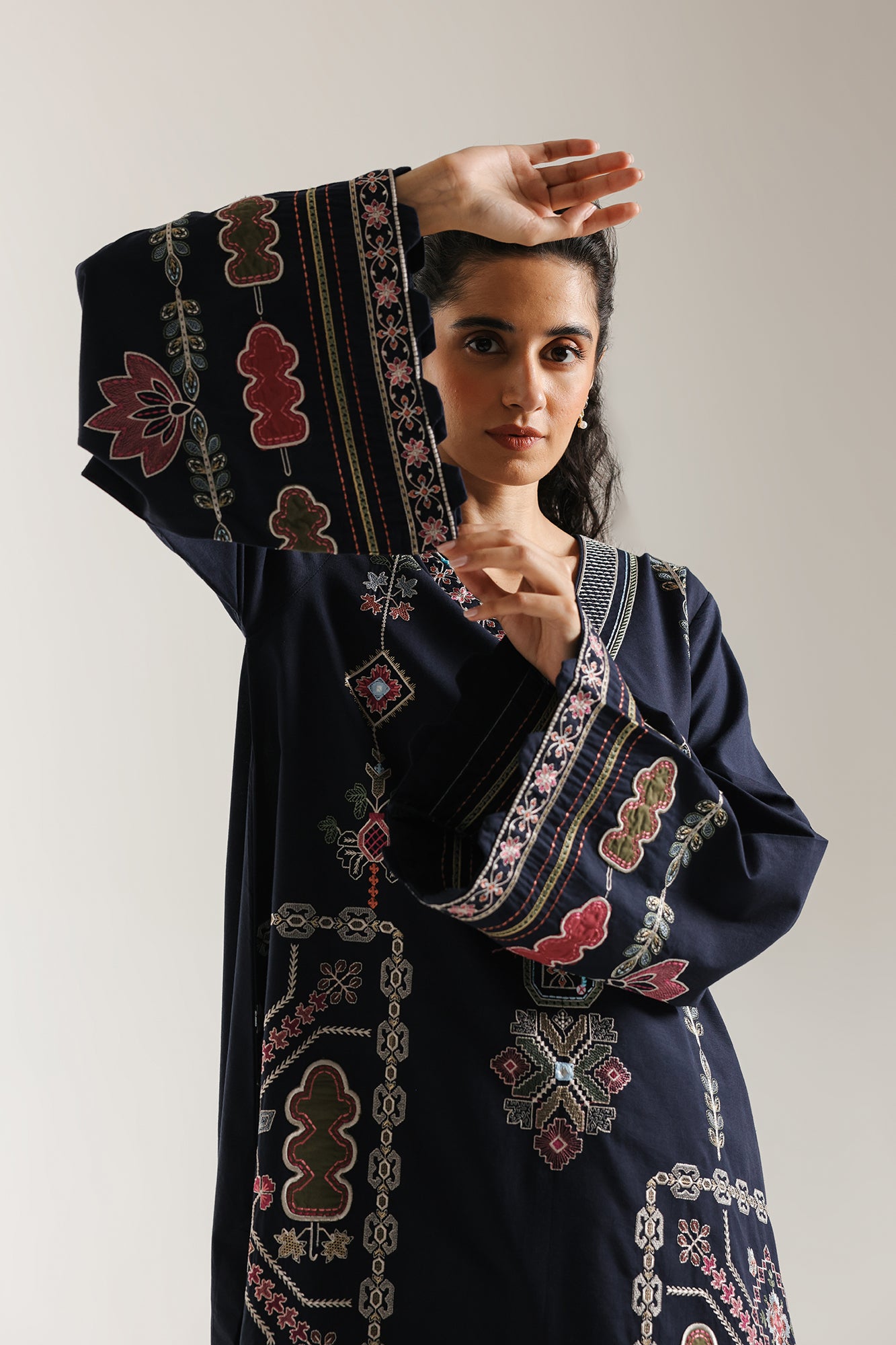 EMBROIDERED SUIT (E3629/103/624)