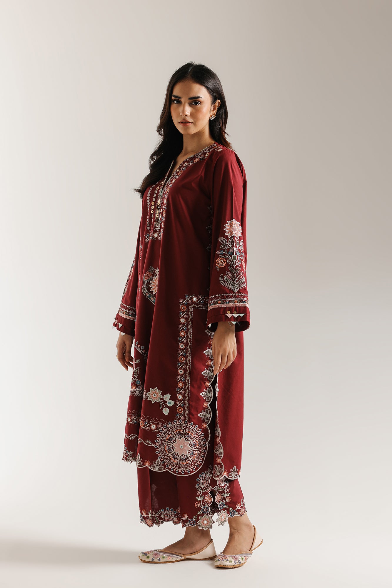 EMBROIDERED SUIT (E3632/103/402)