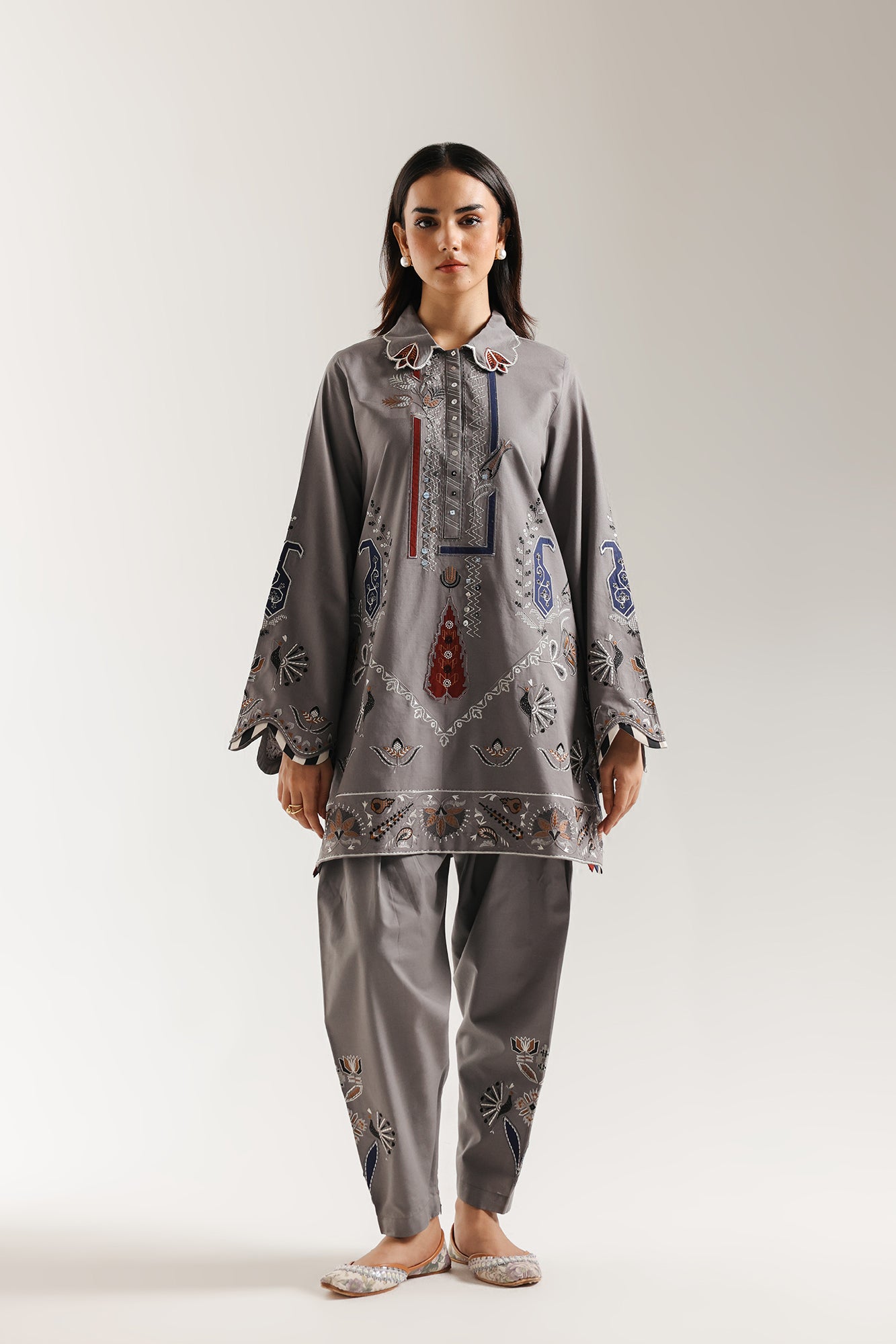 EMBROIDERED SUIT (E3634/103/905)