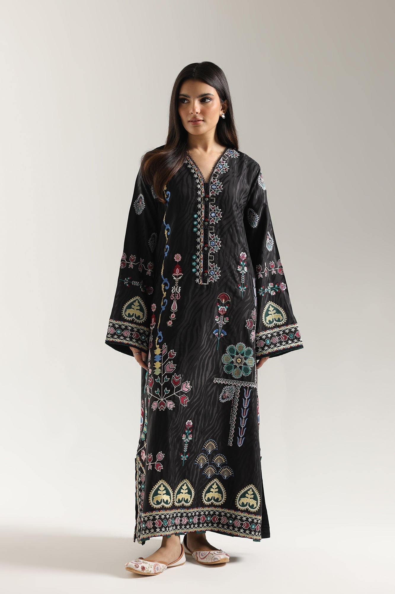 EMBROIDERED KAFTAN (E3637/103/902)