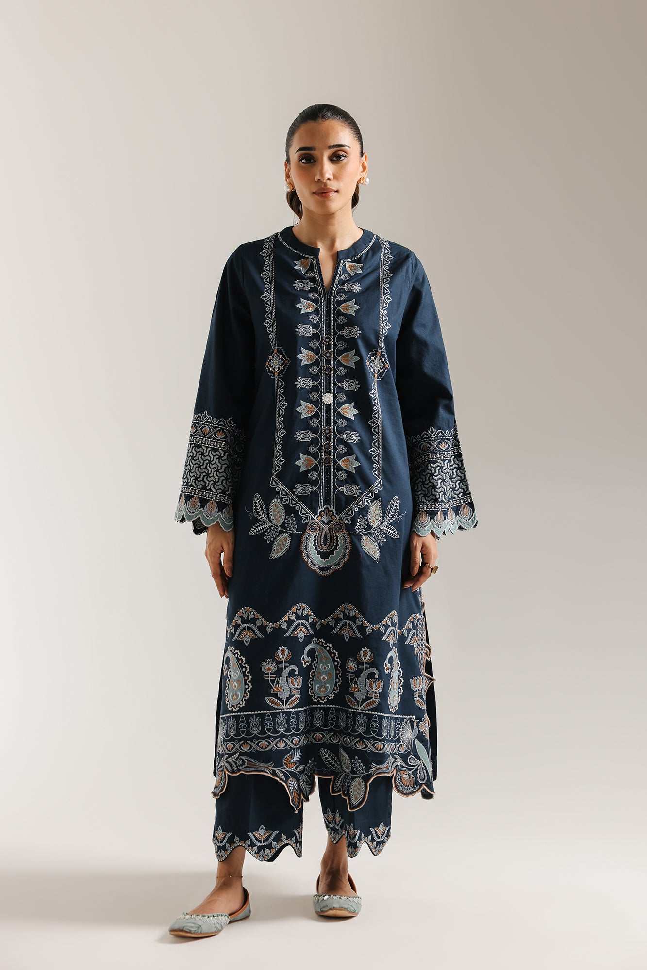 EMBROIDERED SUIT (E3649/103/622)