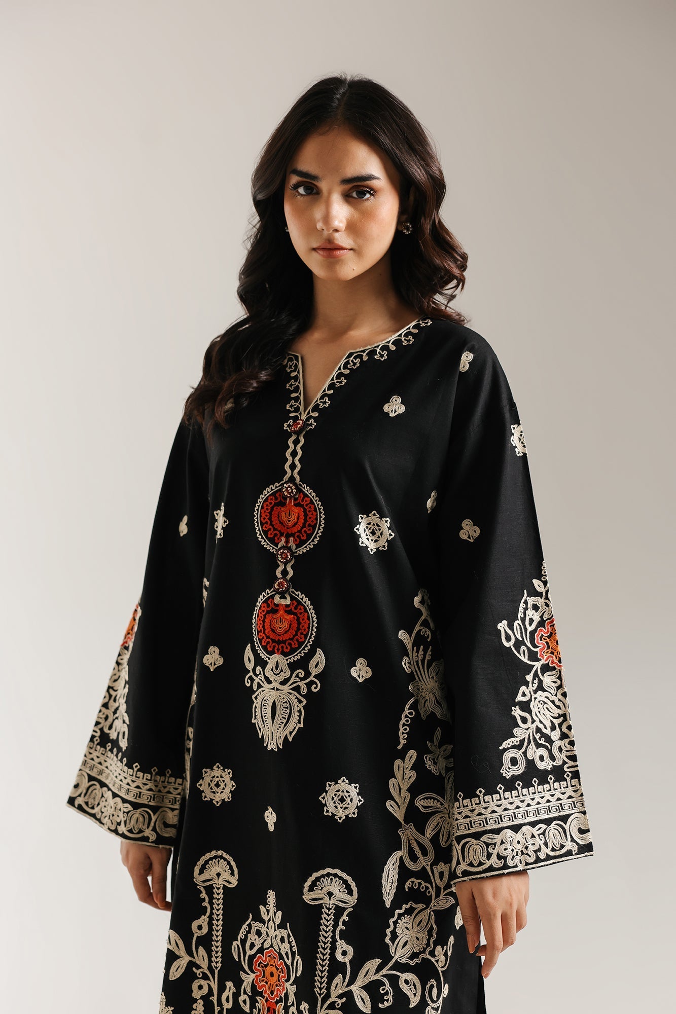 EMBROIDERED SUIT (E3650/103/902)