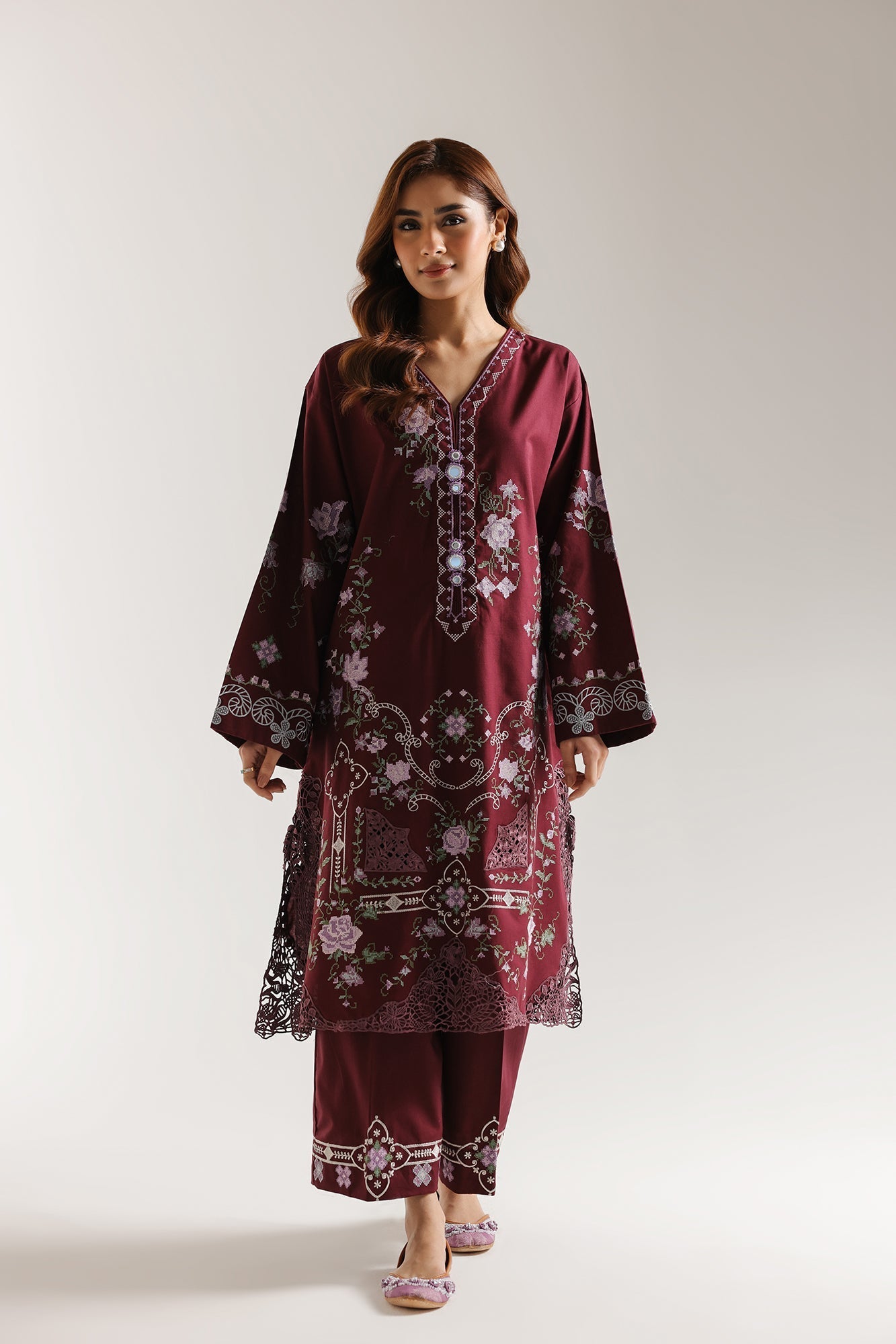 EMBROIDERED SUIT (E3653/103/519)