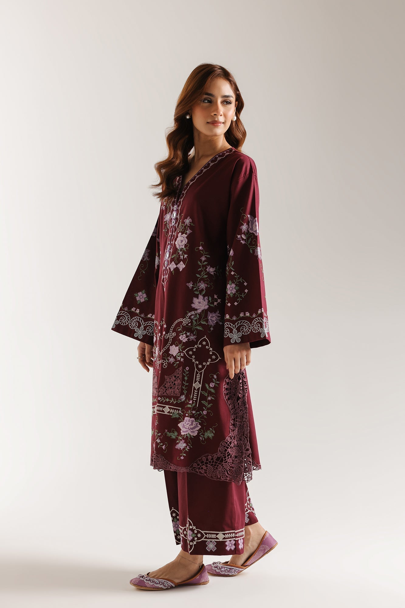 EMBROIDERED SUIT (E3653/103/519)