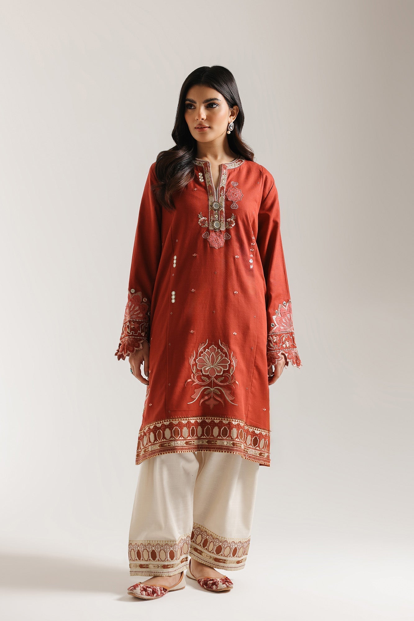 EMBROIDERED SUIT (E3654/103/310)