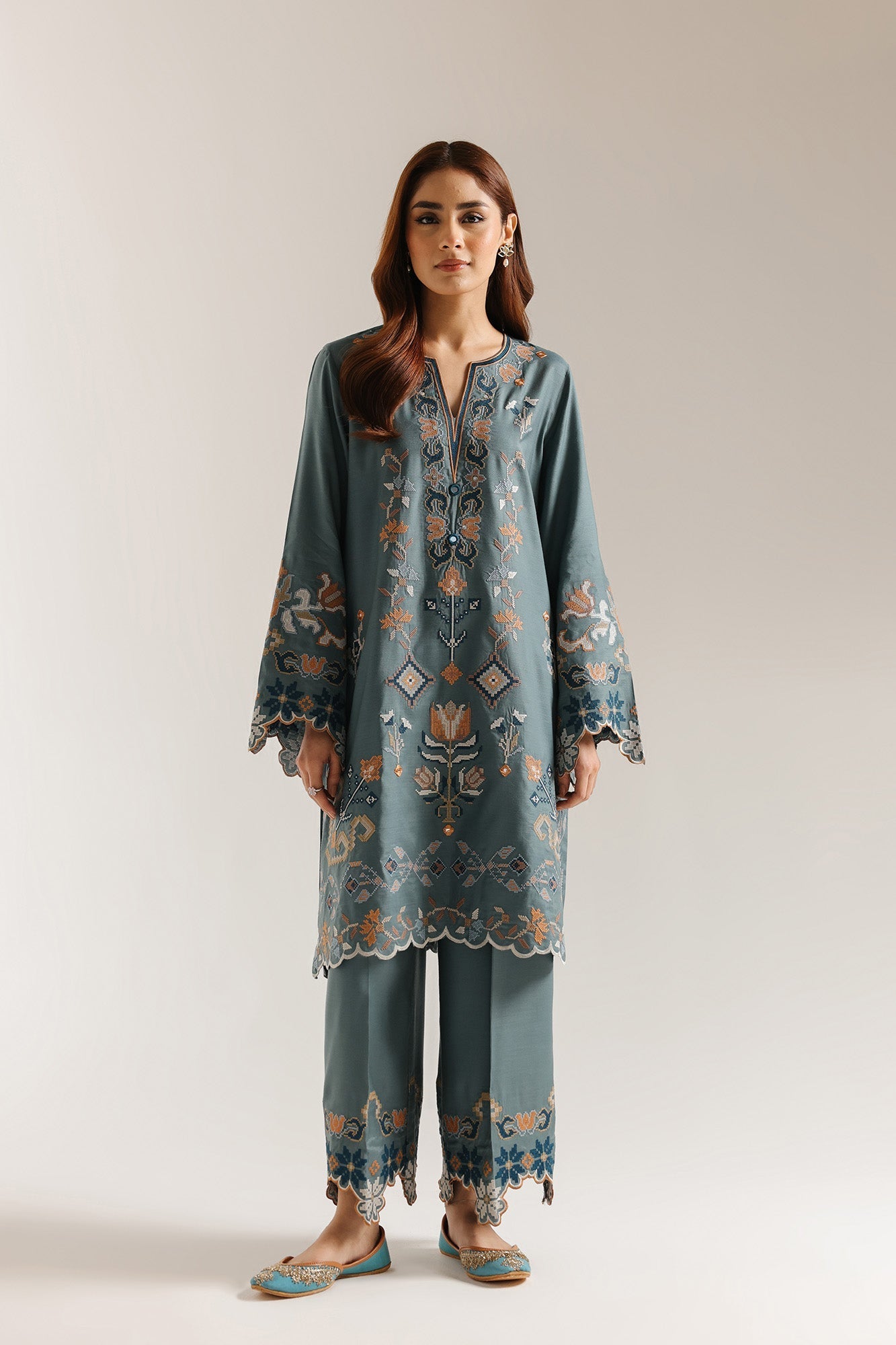 EMBROIDERED SUIT (E3655/103/613)