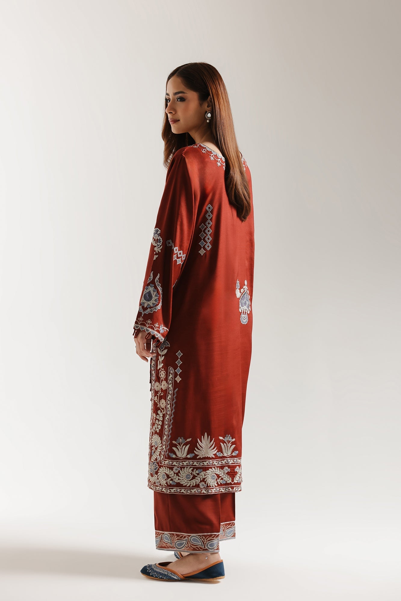 EMBROIDERED SUIT (E3662/103/310)