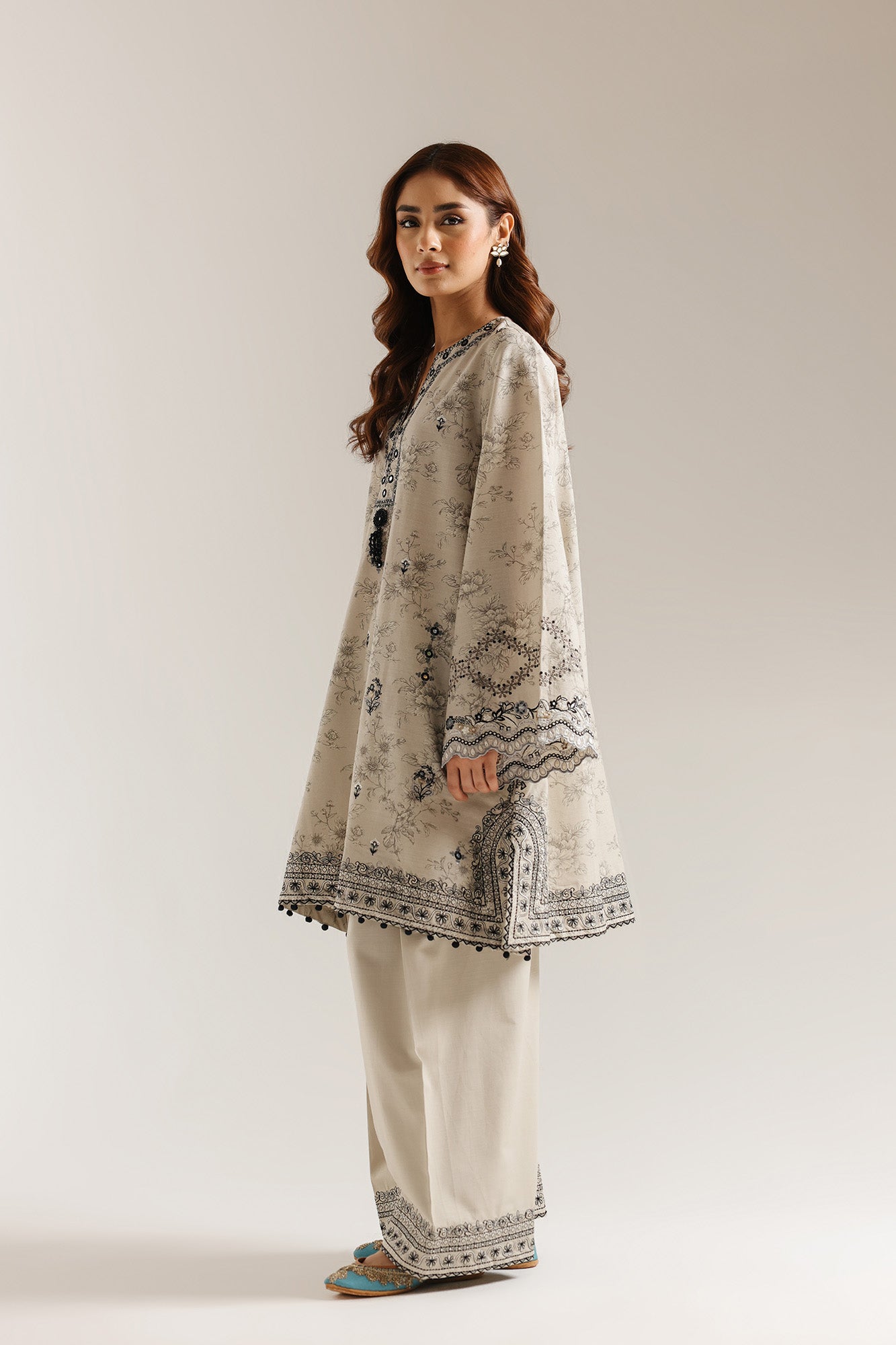 EMBROIDERED SUIT (E3668/103/003)