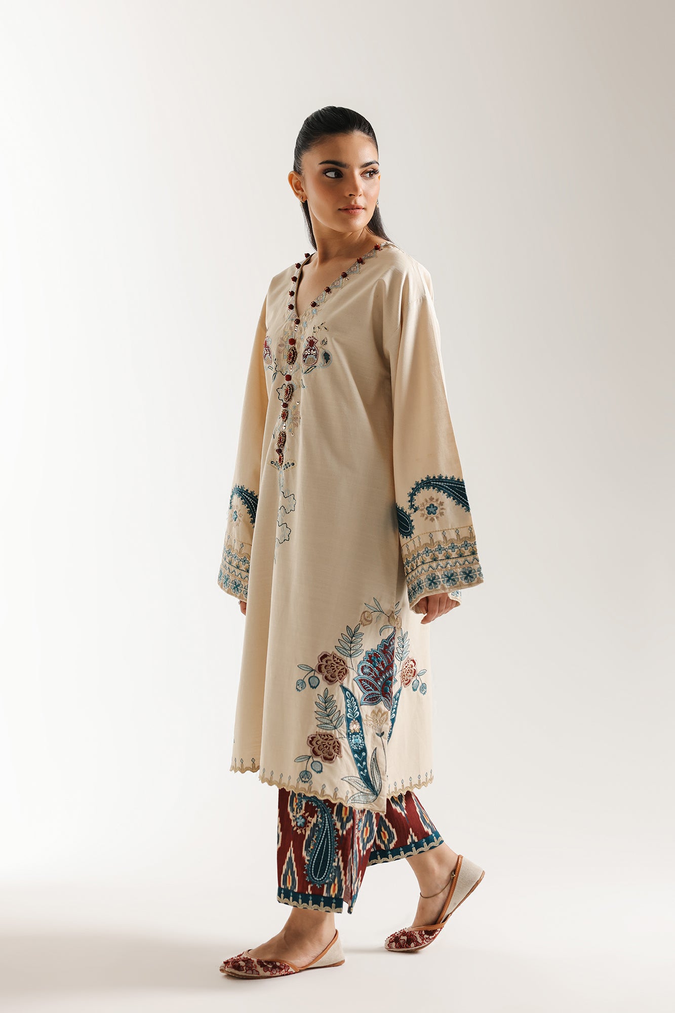 EMBROIDERED SUIT (E3670/103/004)