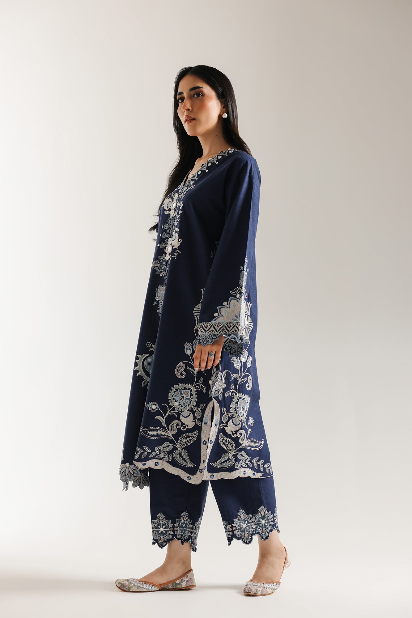 EMBROIDERED SUIT (E3671/103/603)