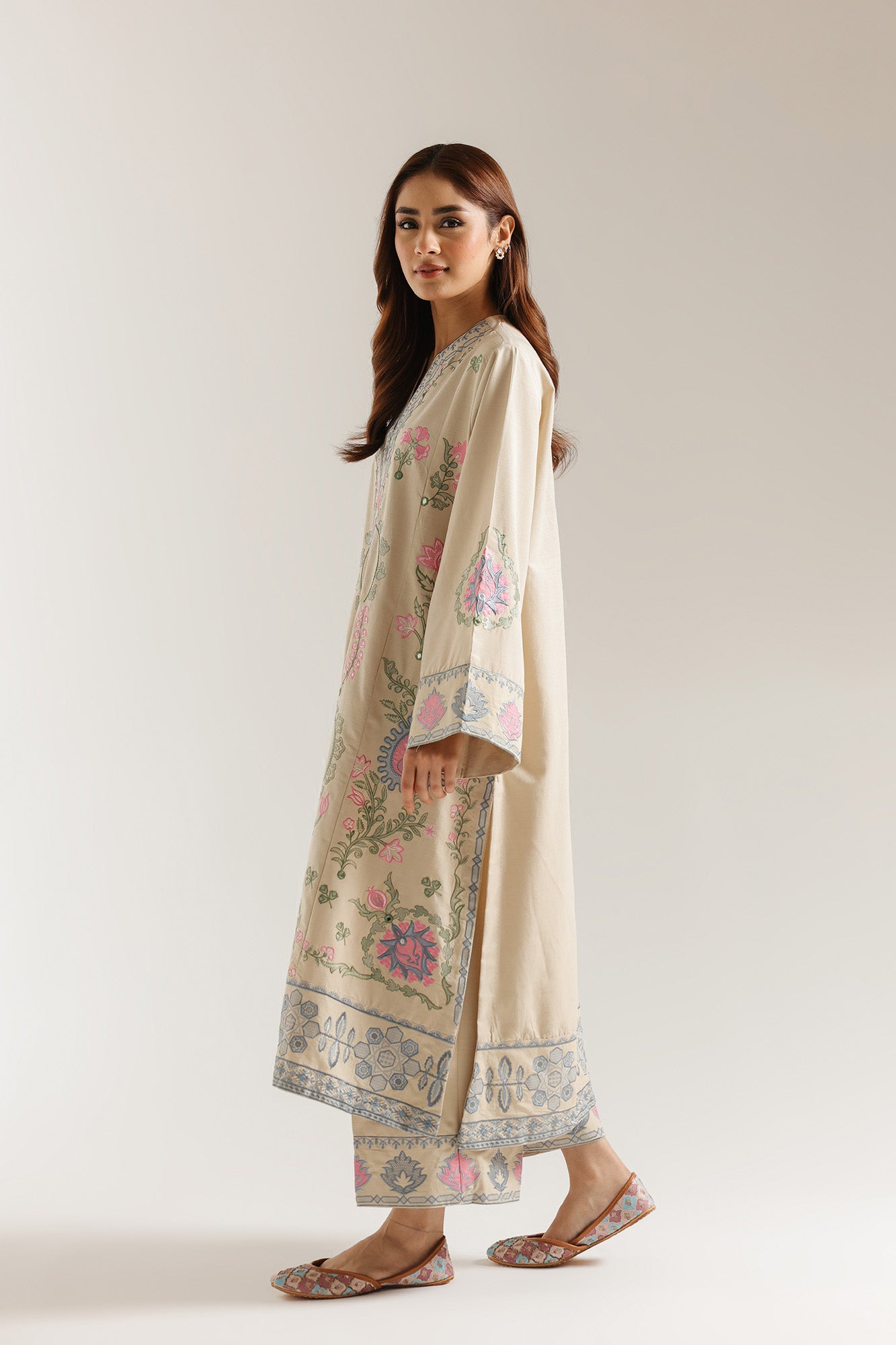 EMBROIDERED SUIT (E3681/103/115)