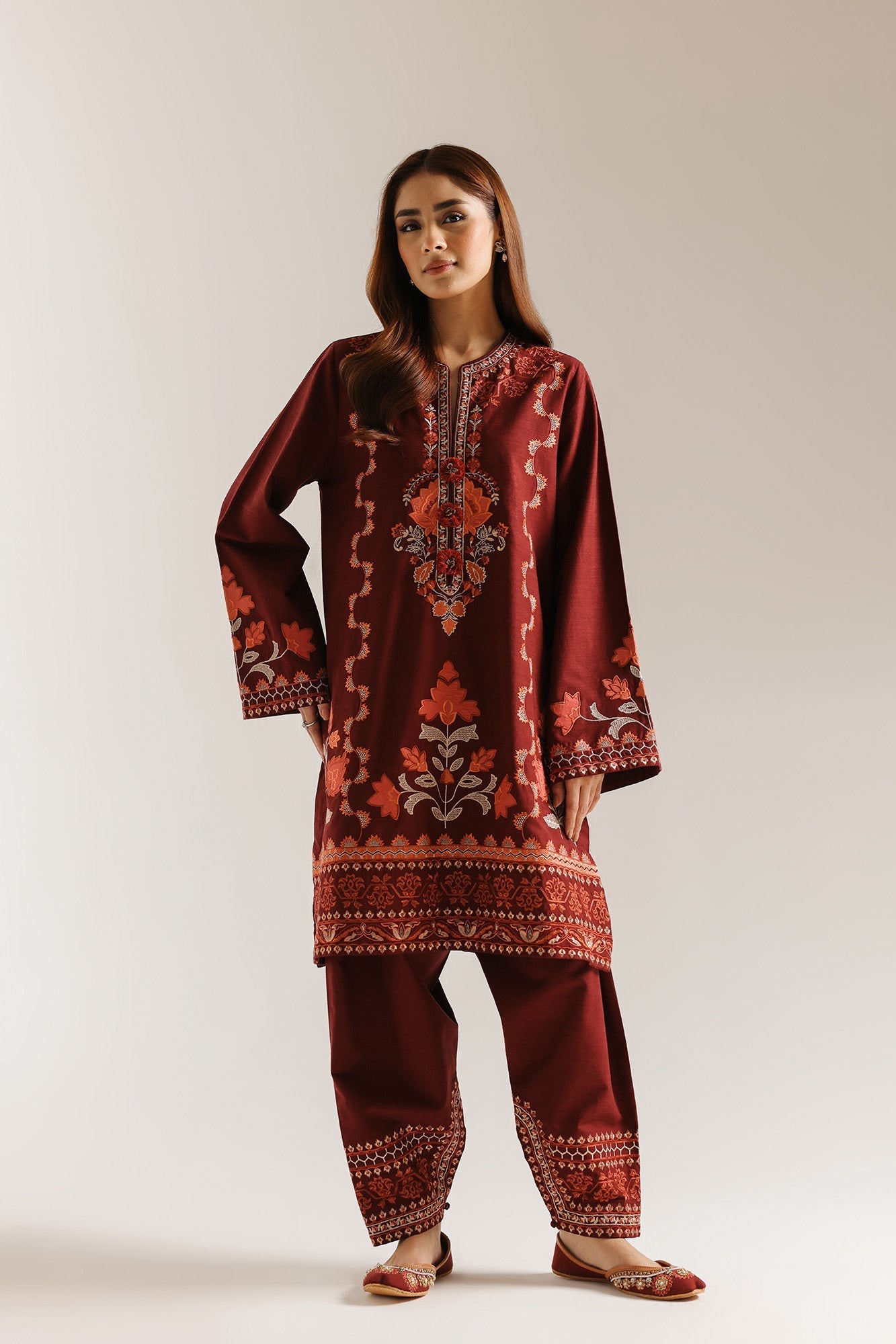 EMBROIDERED SUIT (E3684/103/302)