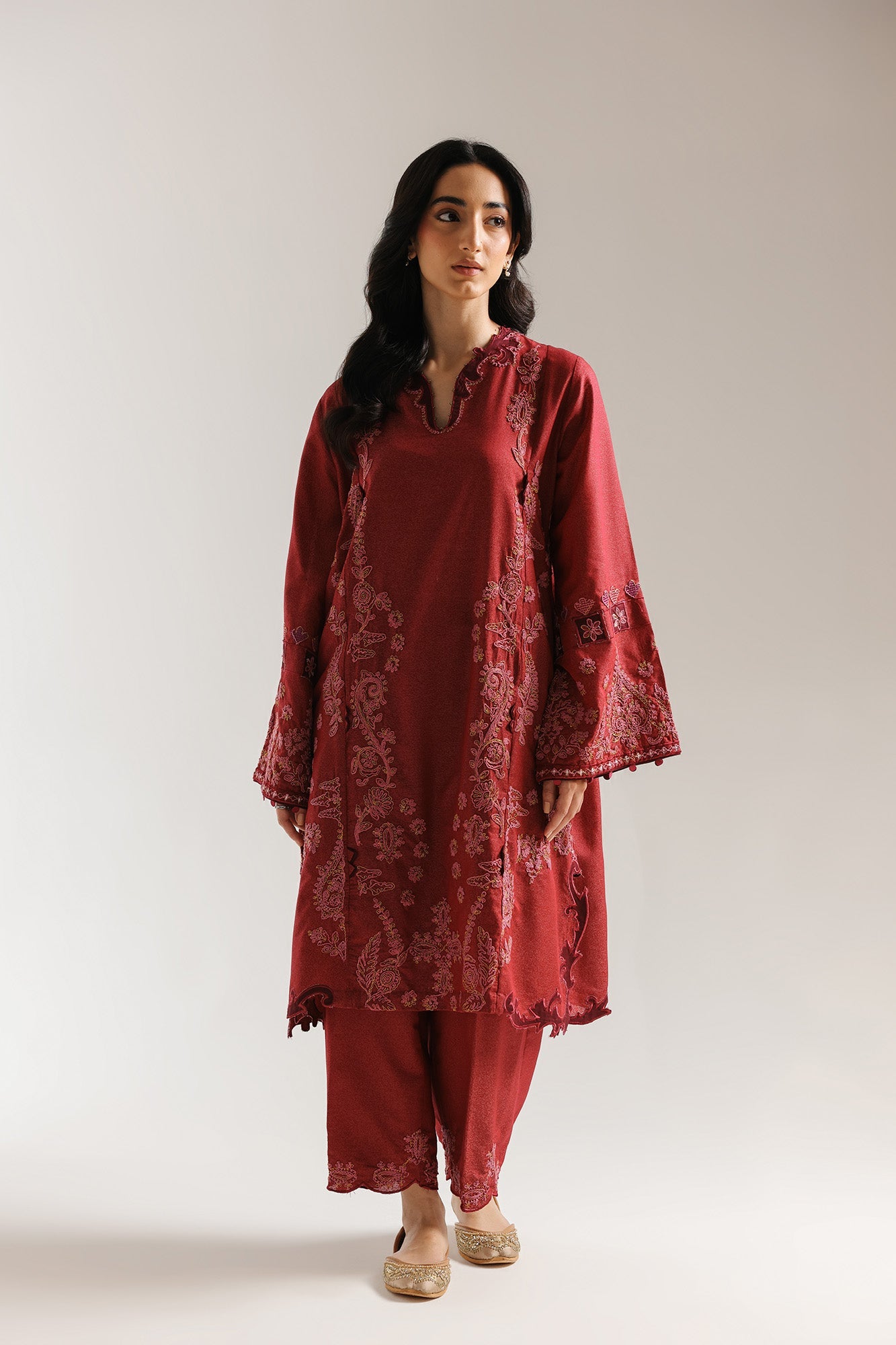 EMBROIDERED SUIT (E3687/103/307)