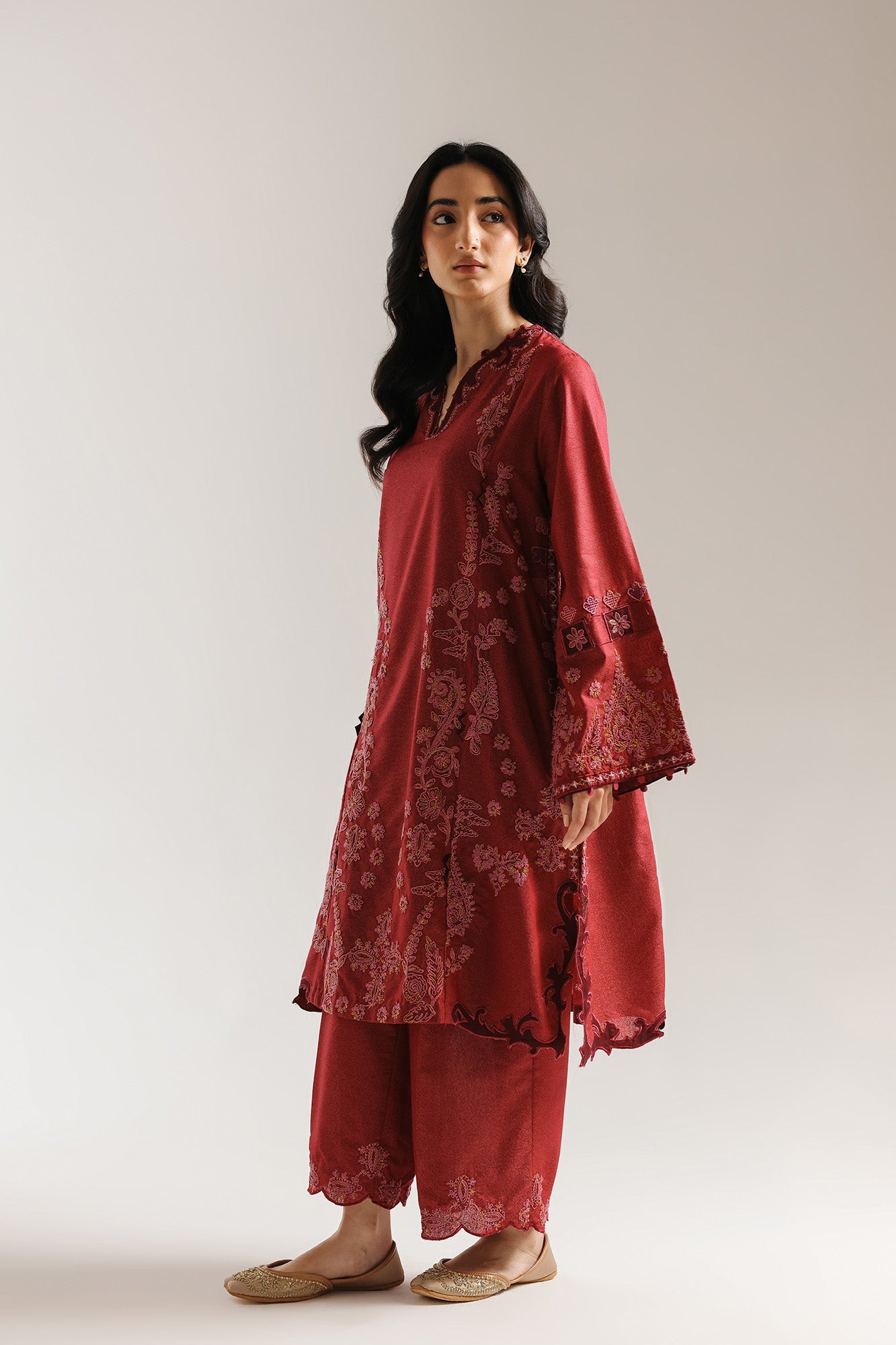 EMBROIDERED SUIT (E3687/103/307)