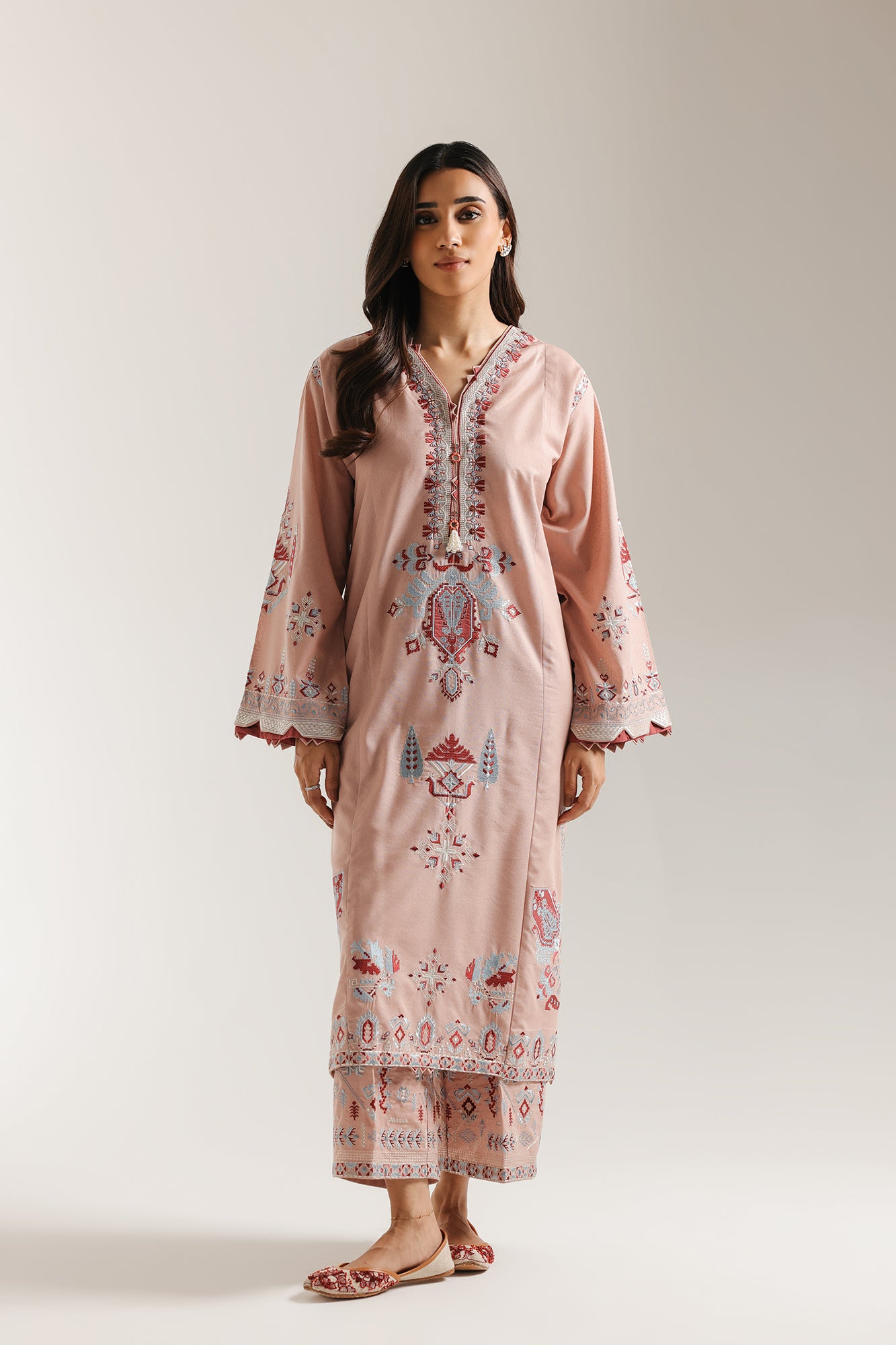 EMBROIDERED SUIT (E3688/103/427)